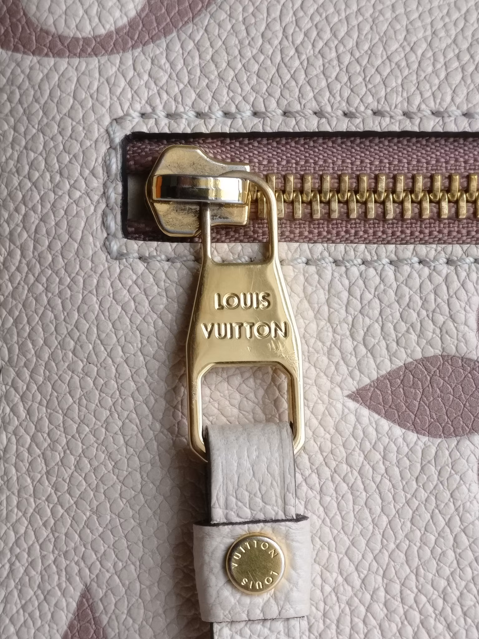 Louis Vuitton Pochette Metis Bicolour Empreinte Creme Bois De Rose