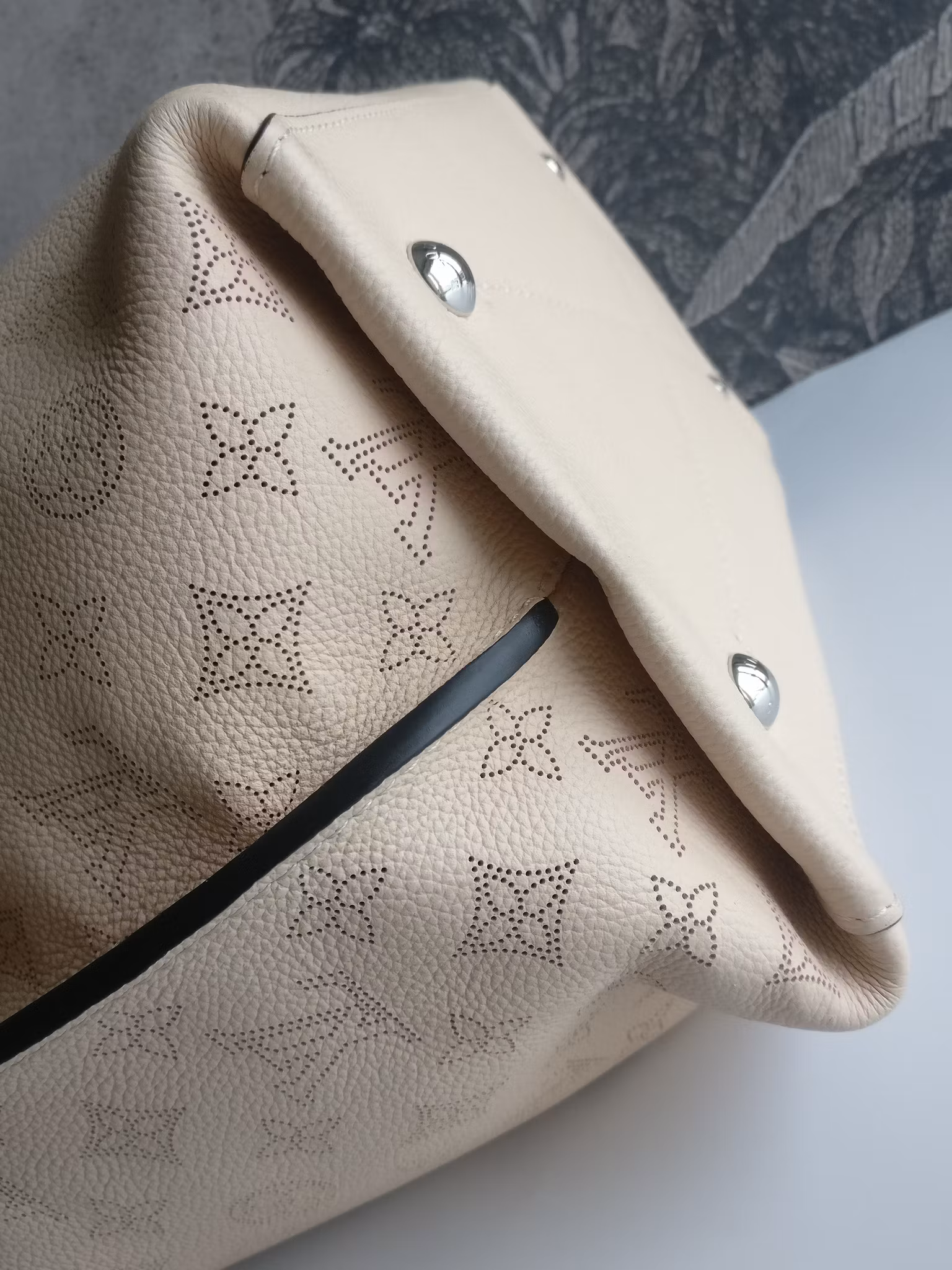 Louis Vuitton Carmel Hobo Creme
