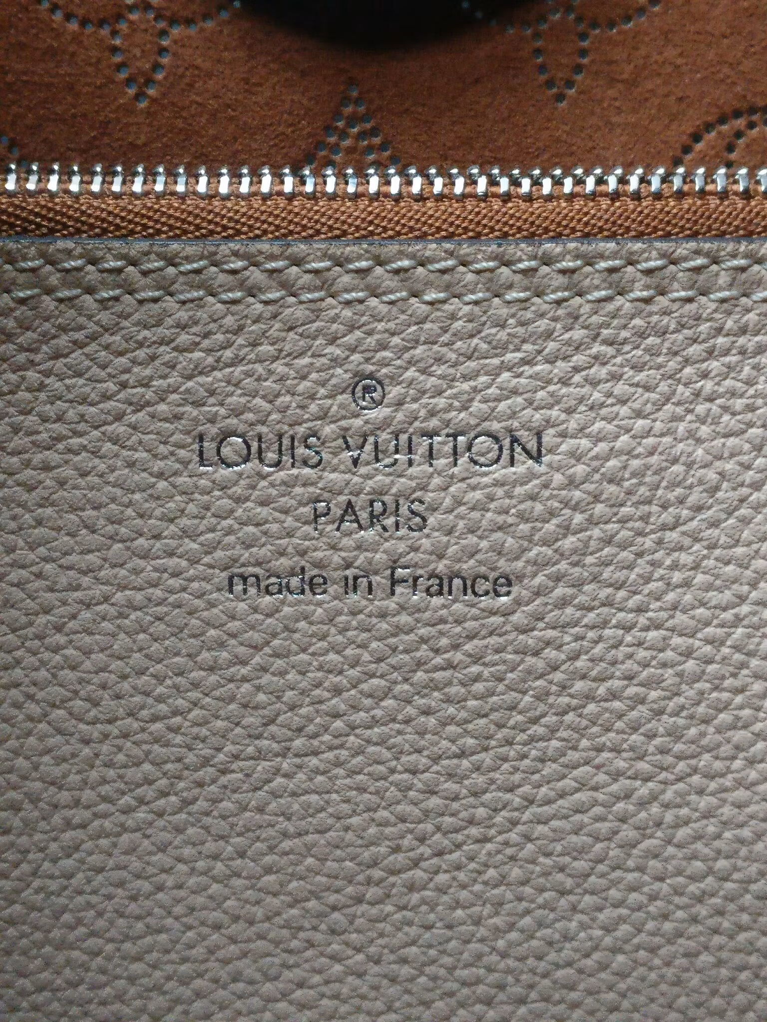 Louis Vuitton Carmel Hobo Creme