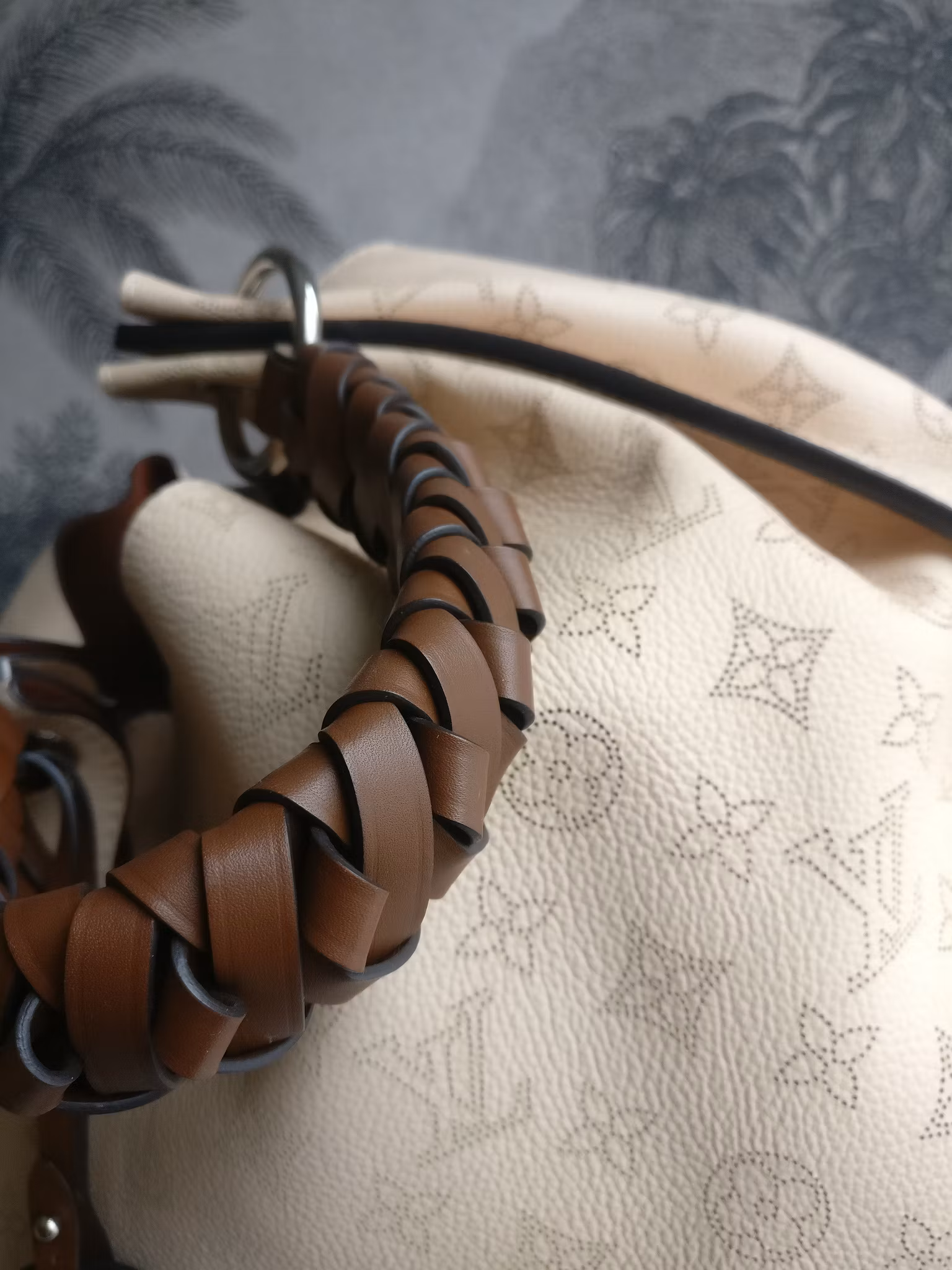 Louis Vuitton Carmel Hobo Creme