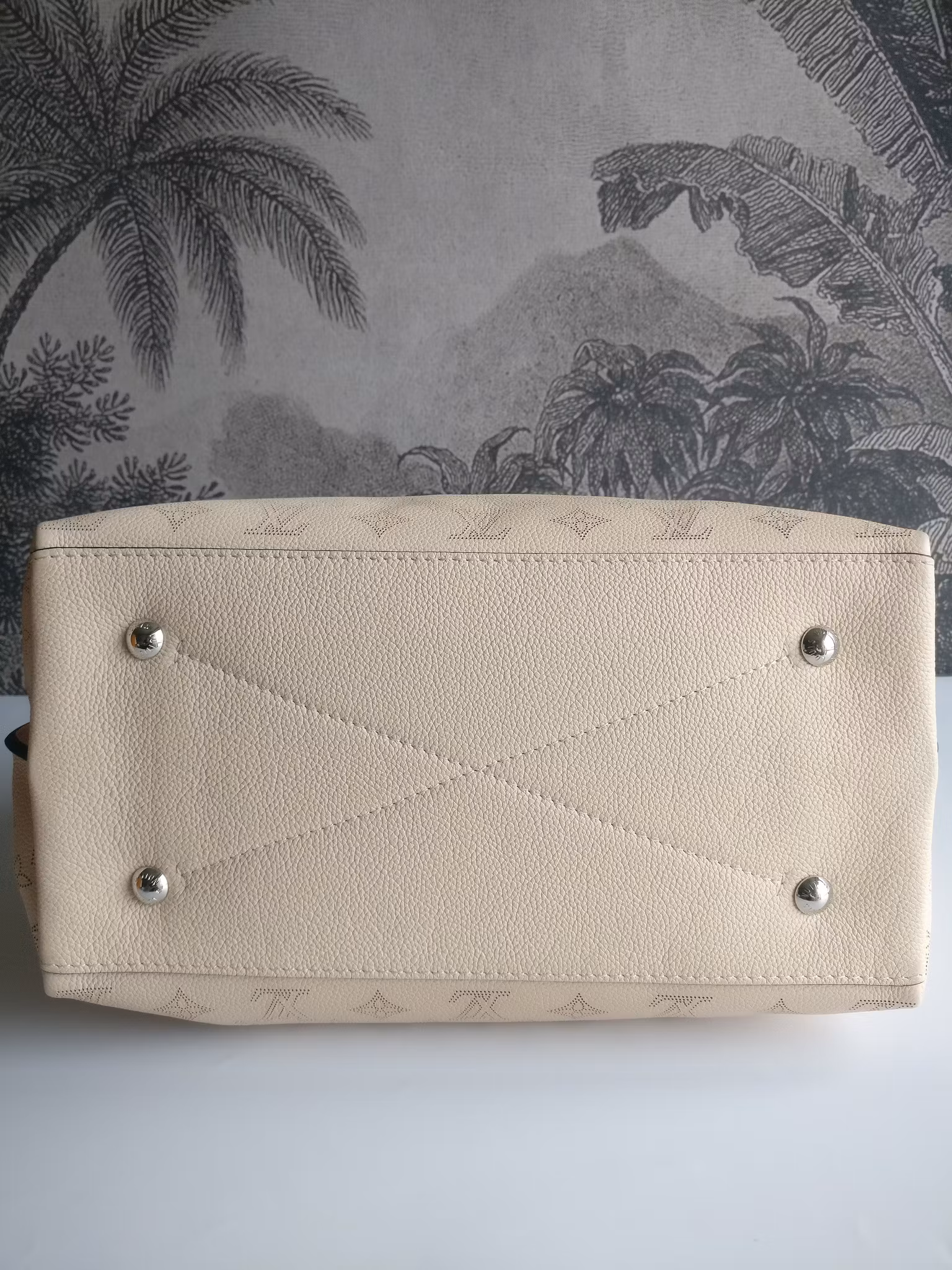 Louis Vuitton Carmel Hobo Creme