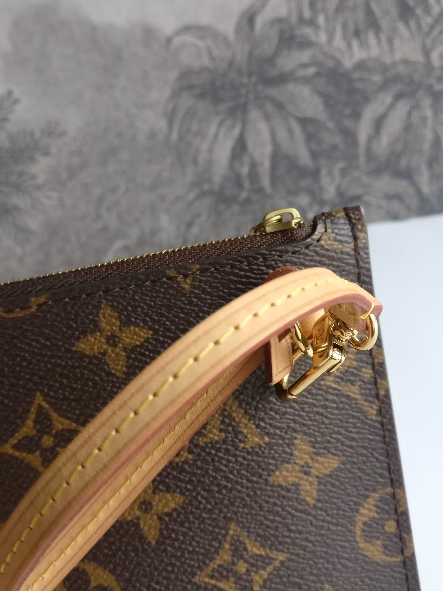 Louis Vuitton Neverfull MM pochette