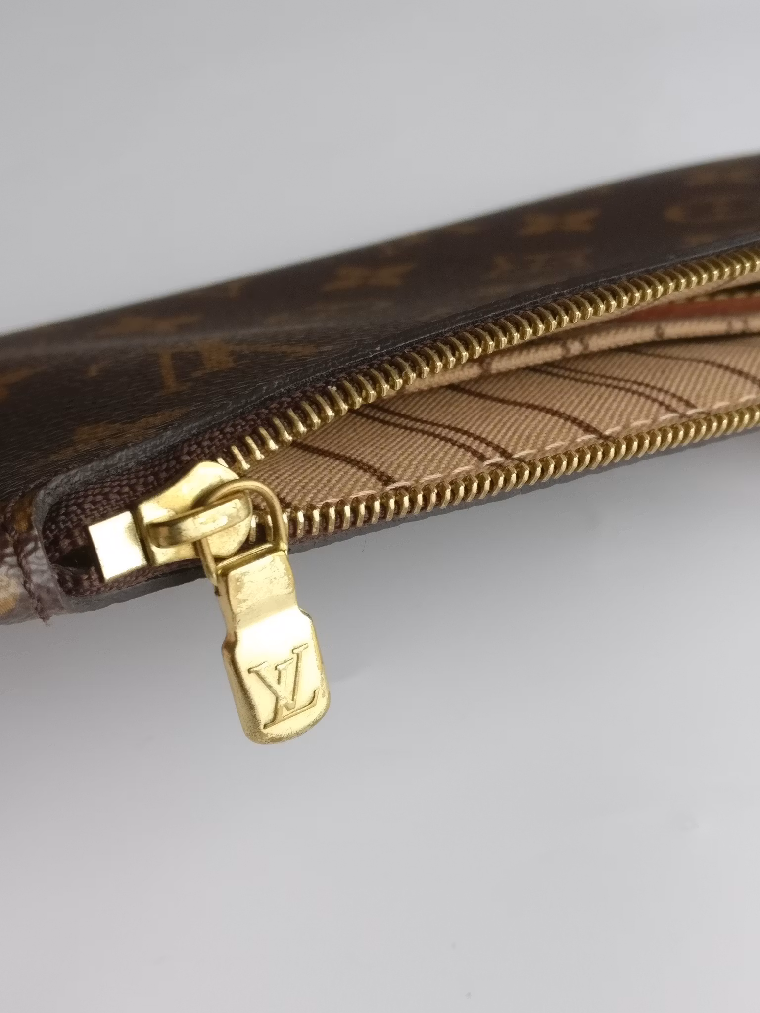 Louis Vuitton Neverfull MM pochette