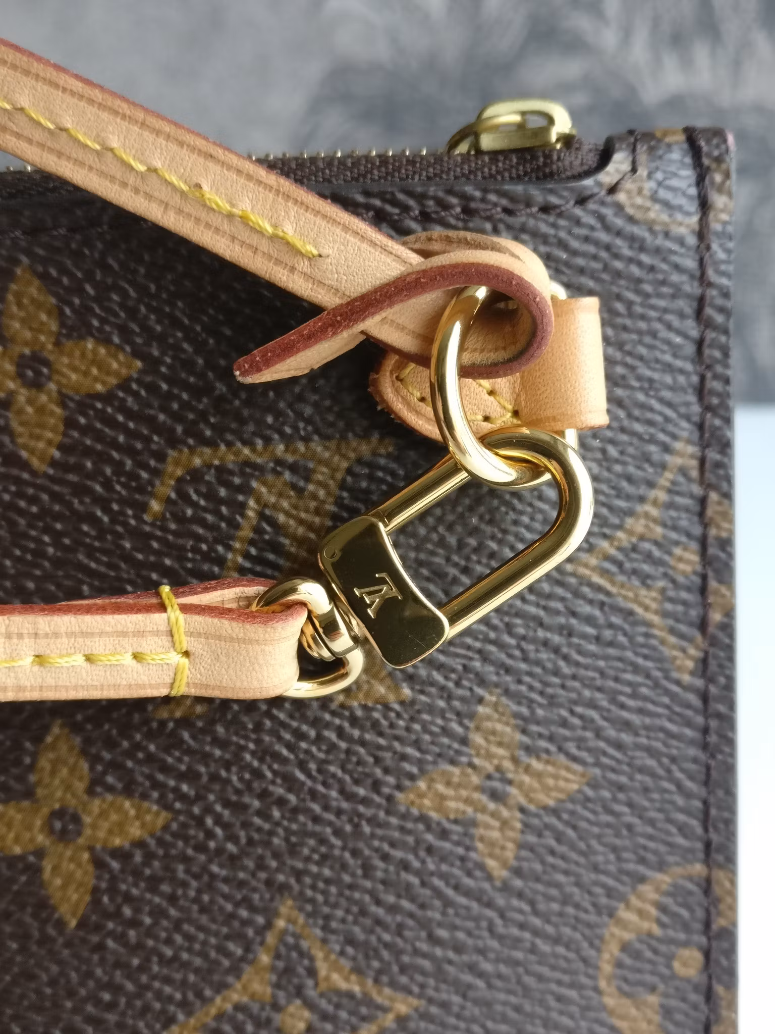 Louis Vuitton Neverfull MM pochette
