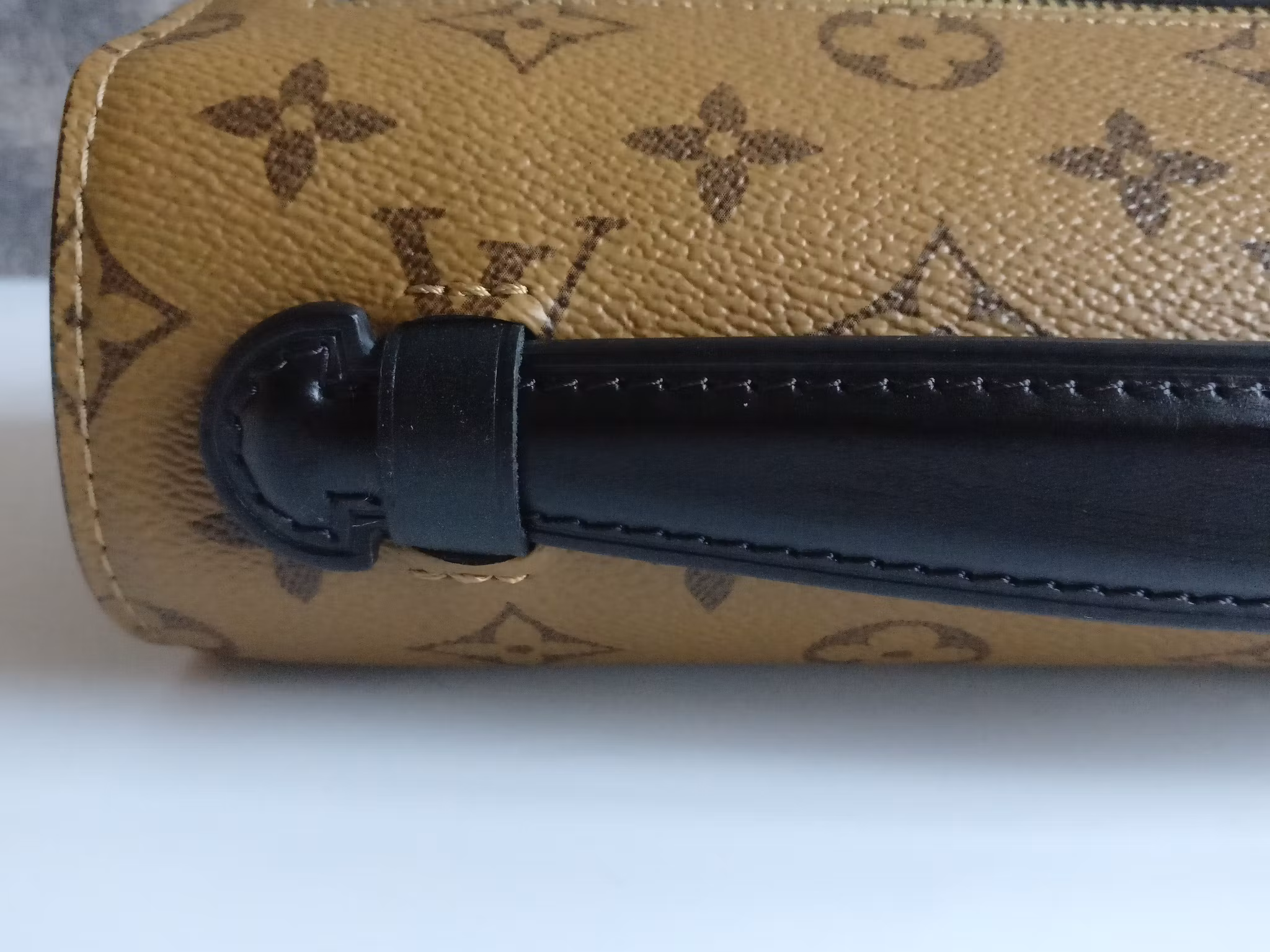 Louis Vuitton Pochette Metis Reverse Monogram