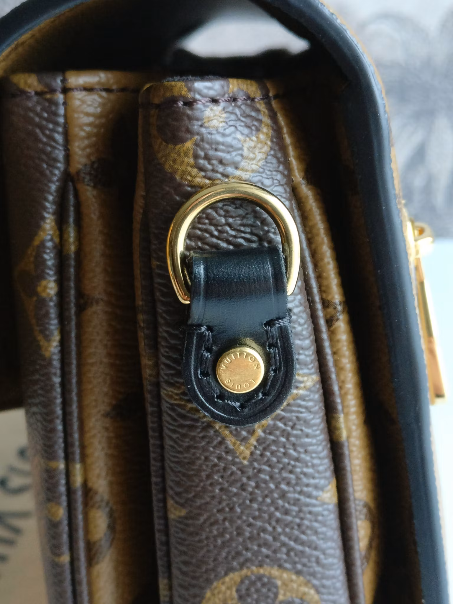 Louis Vuitton Pochette Metis Reverse Monogram