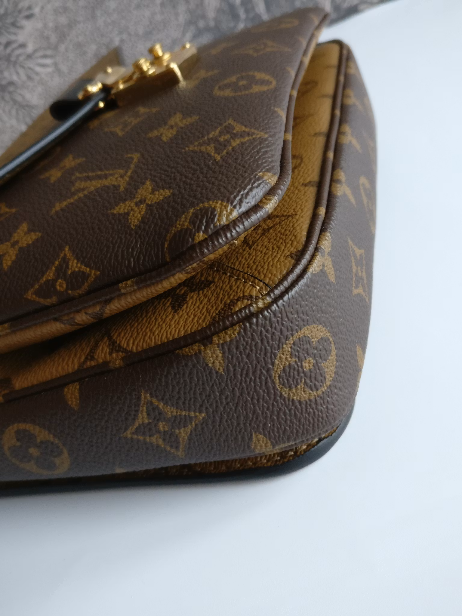 Louis Vuitton Pochette Metis Reverse Monogram