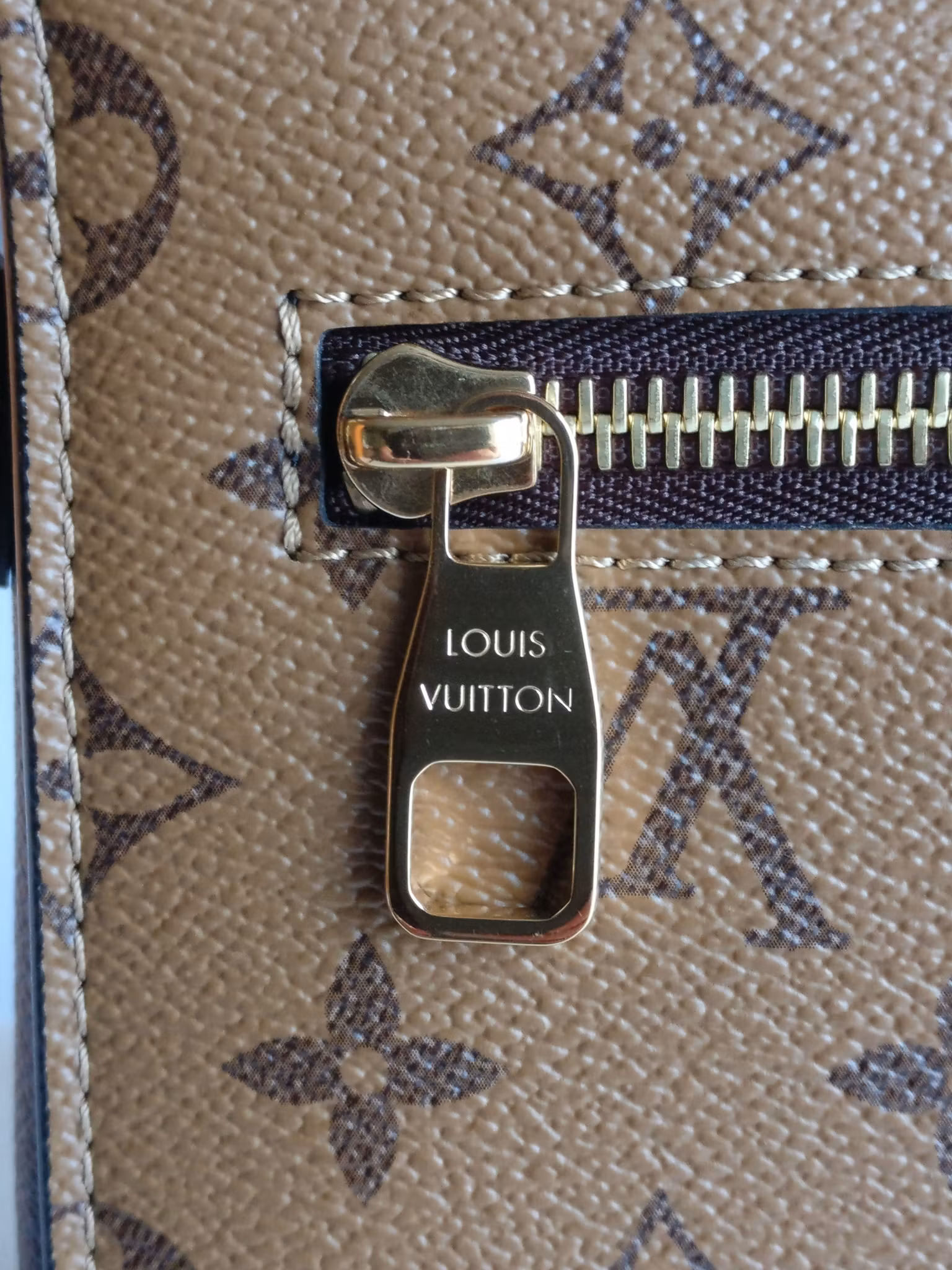 Louis Vuitton Pochette Metis Reverse Monogram