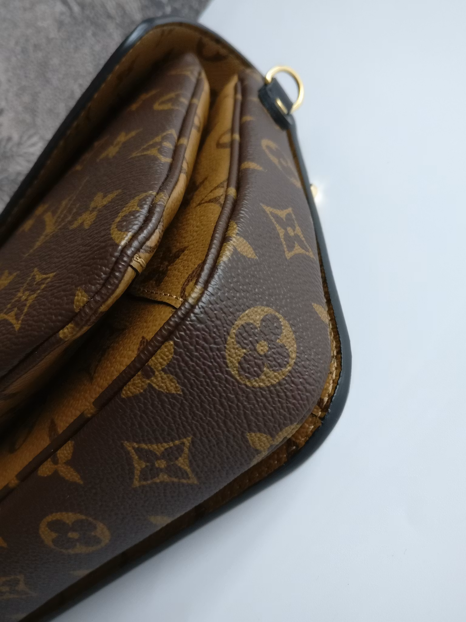 Louis Vuitton Pochette Metis Reverse Monogram