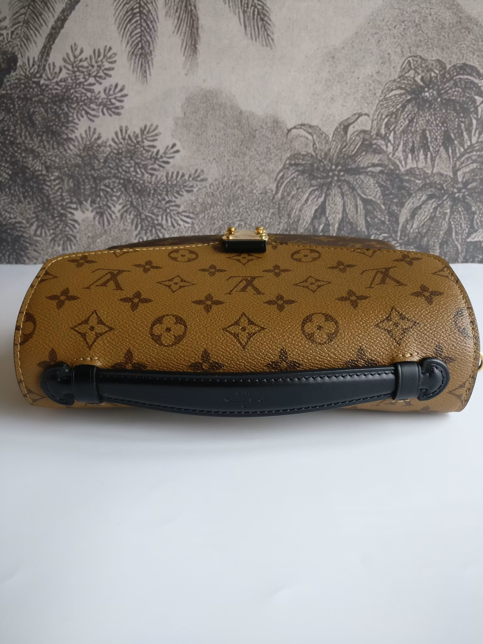 Louis Vuitton Pochette Metis Reverse Monogram