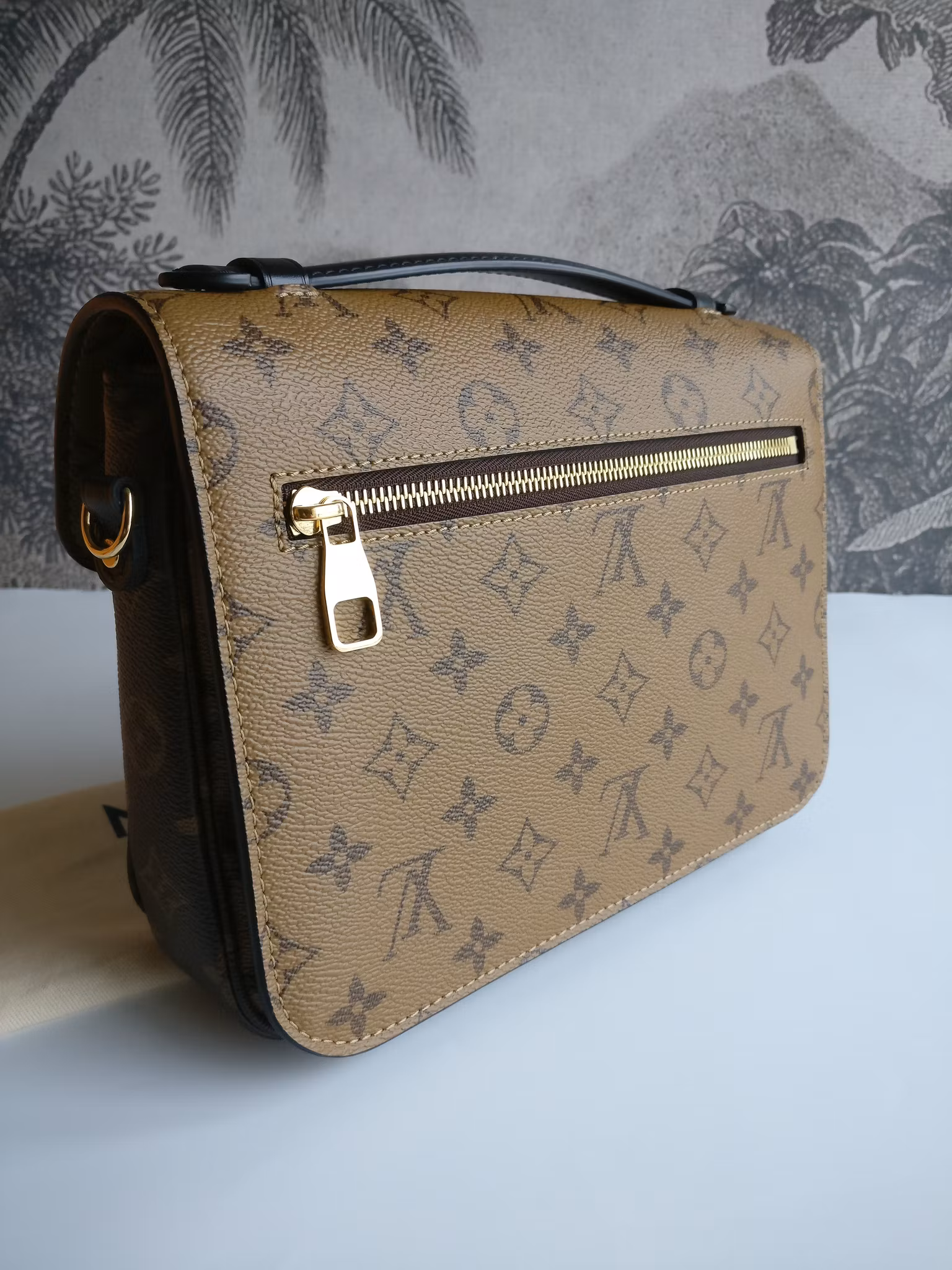 Louis Vuitton Pochette Metis Reverse Monogram