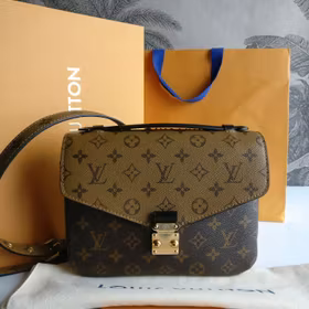 Louis Vuitton Pochette Metis Reverse Monogram