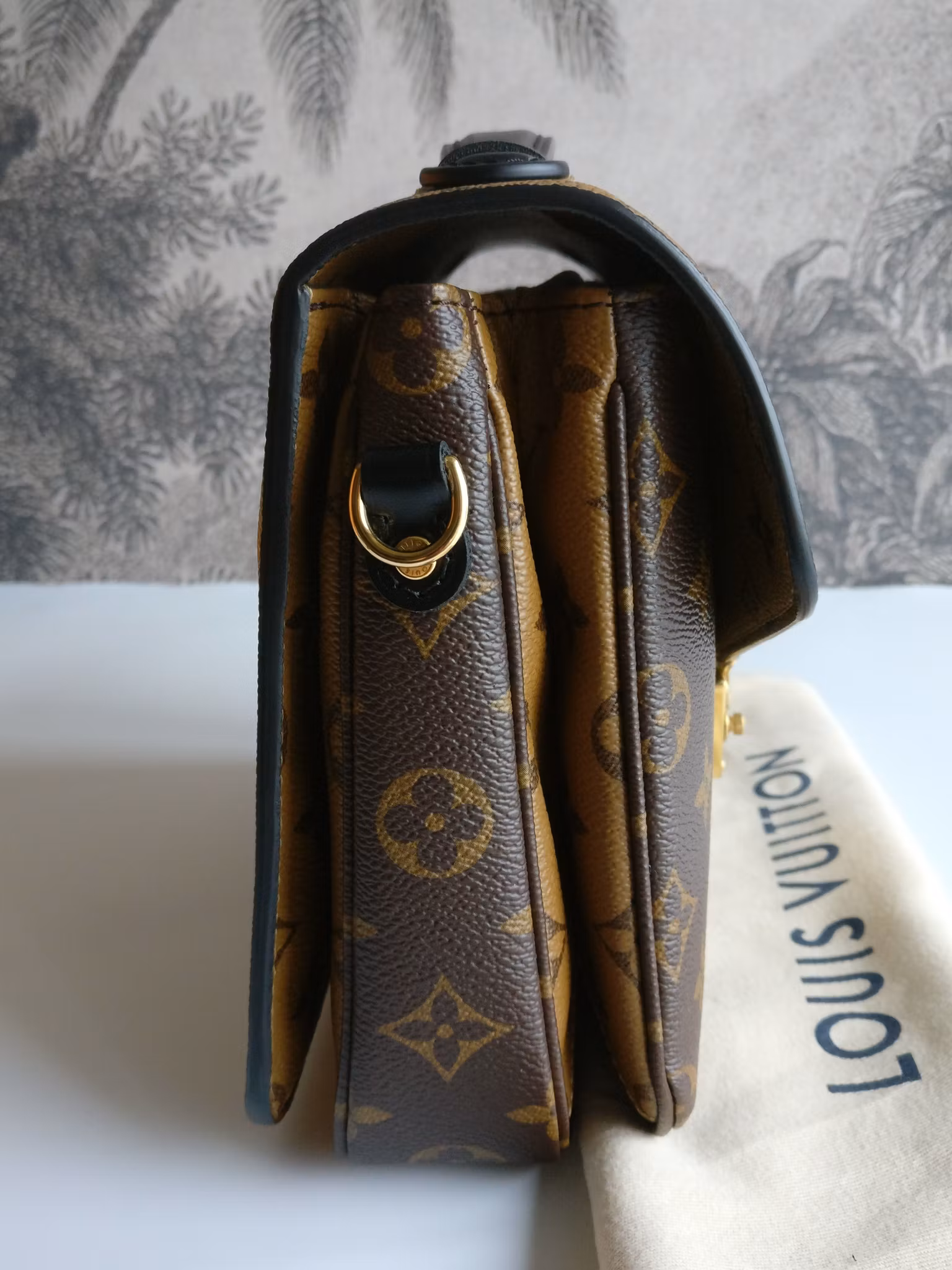 Louis Vuitton Pochette Metis Reverse Monogram