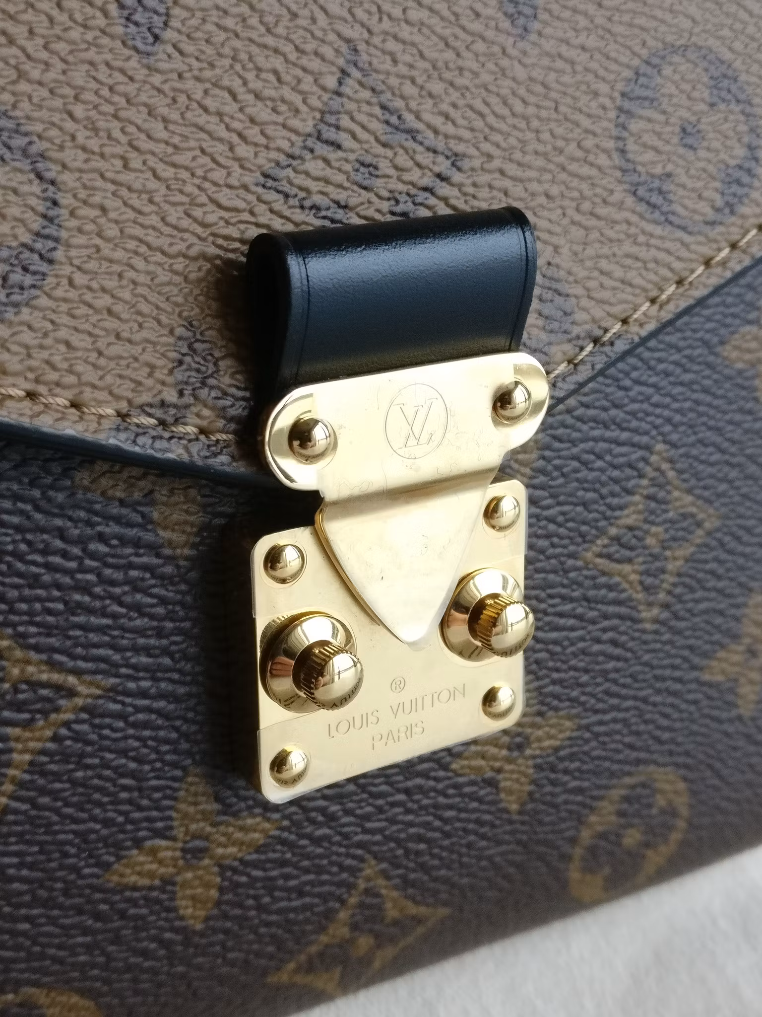 Louis Vuitton Pochette Metis Reverse Monogram