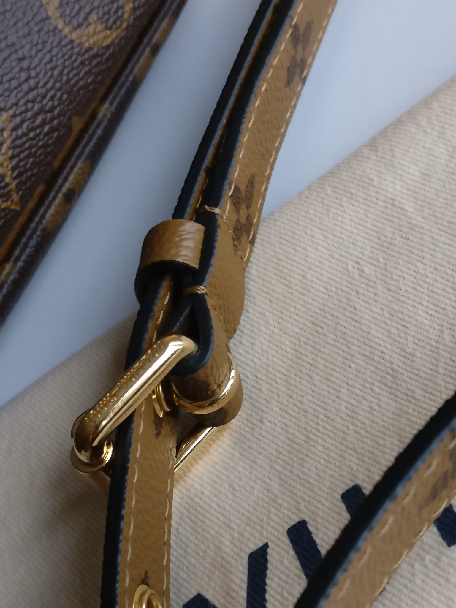 Louis Vuitton Pochette Metis Reverse Monogram