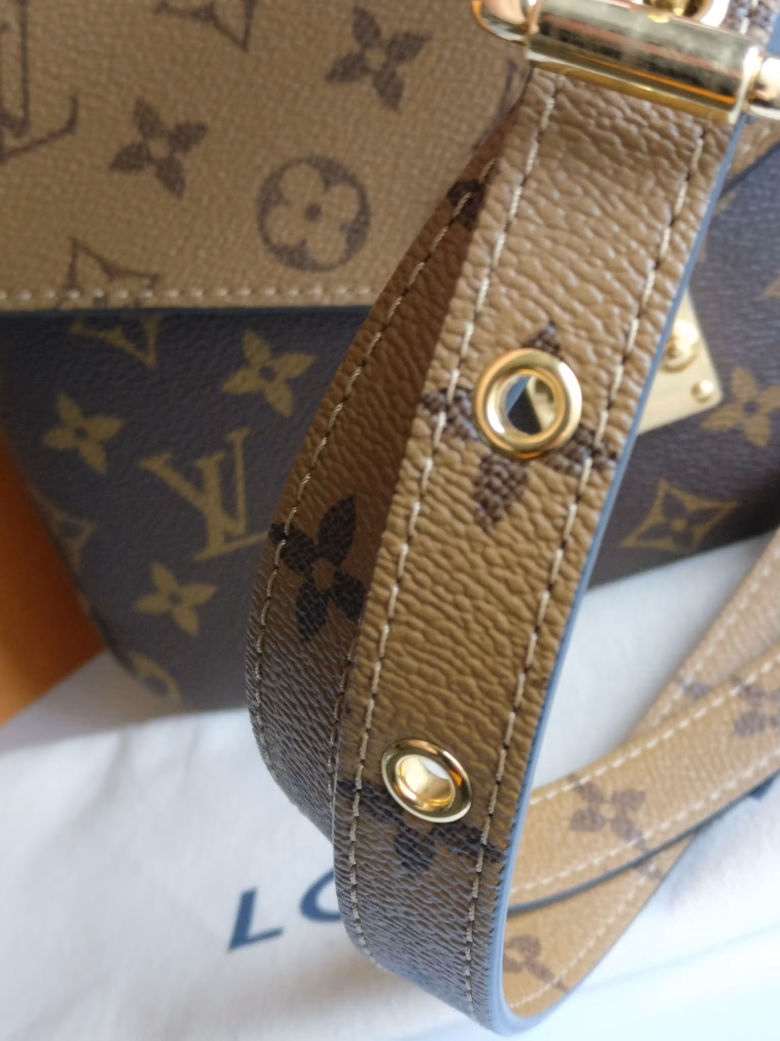 Louis Vuitton Pochette Metis Reverse Monogram