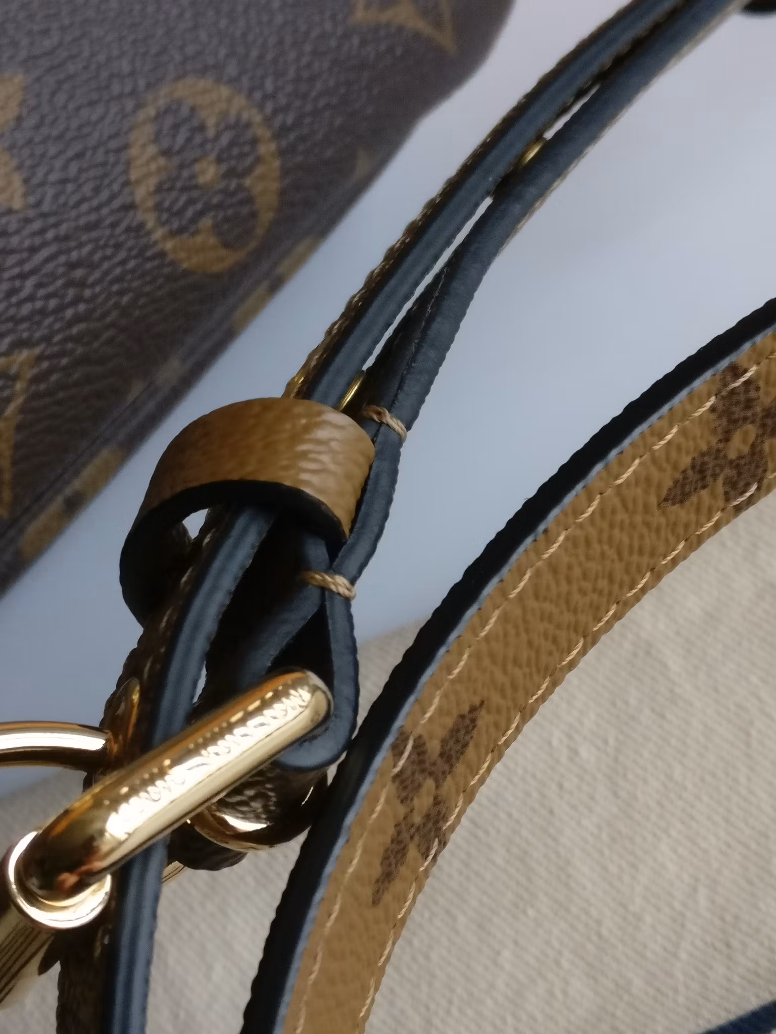 Louis Vuitton Pochette Metis Reverse Monogram