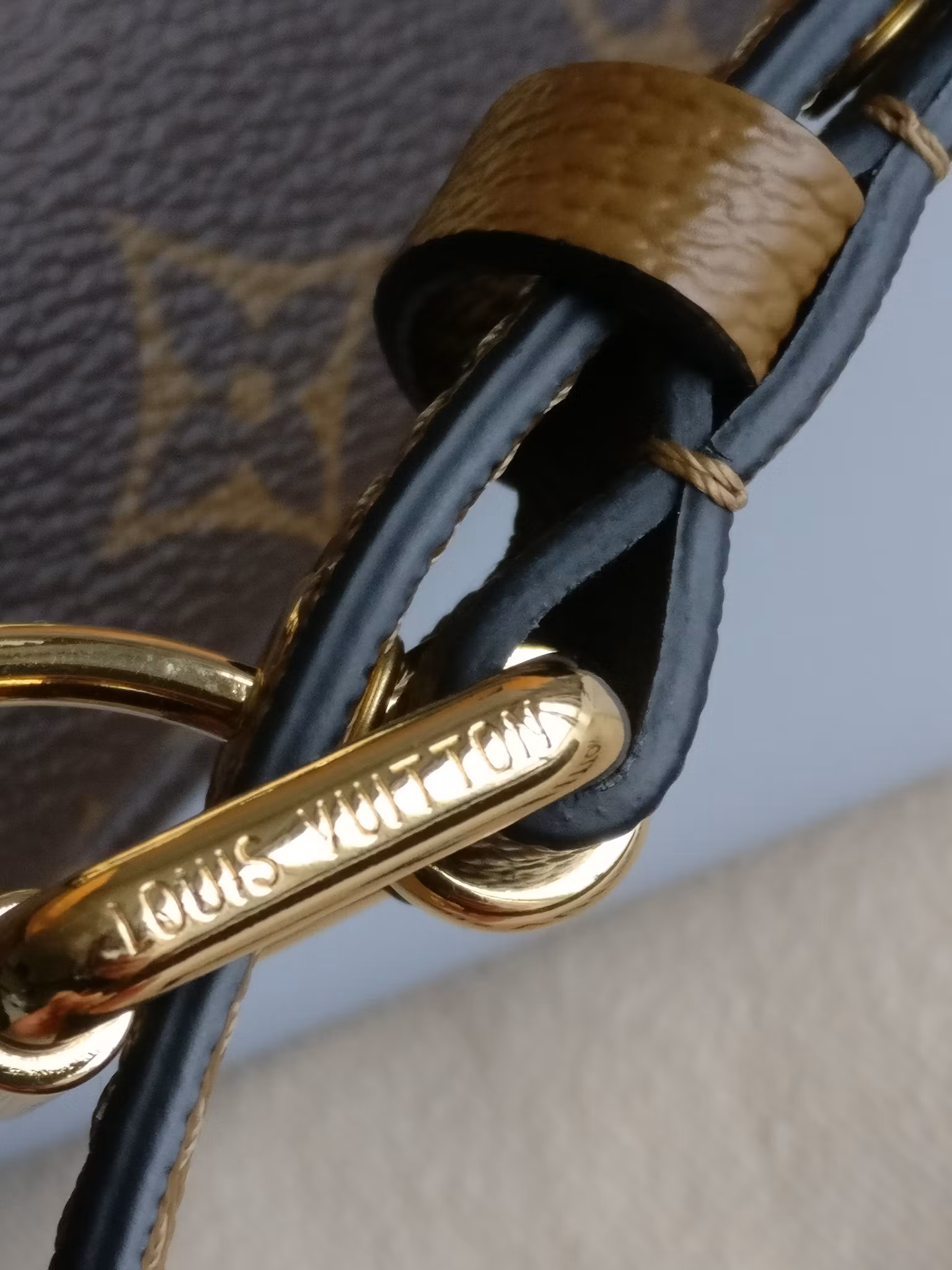 Louis Vuitton Pochette Metis Reverse Monogram