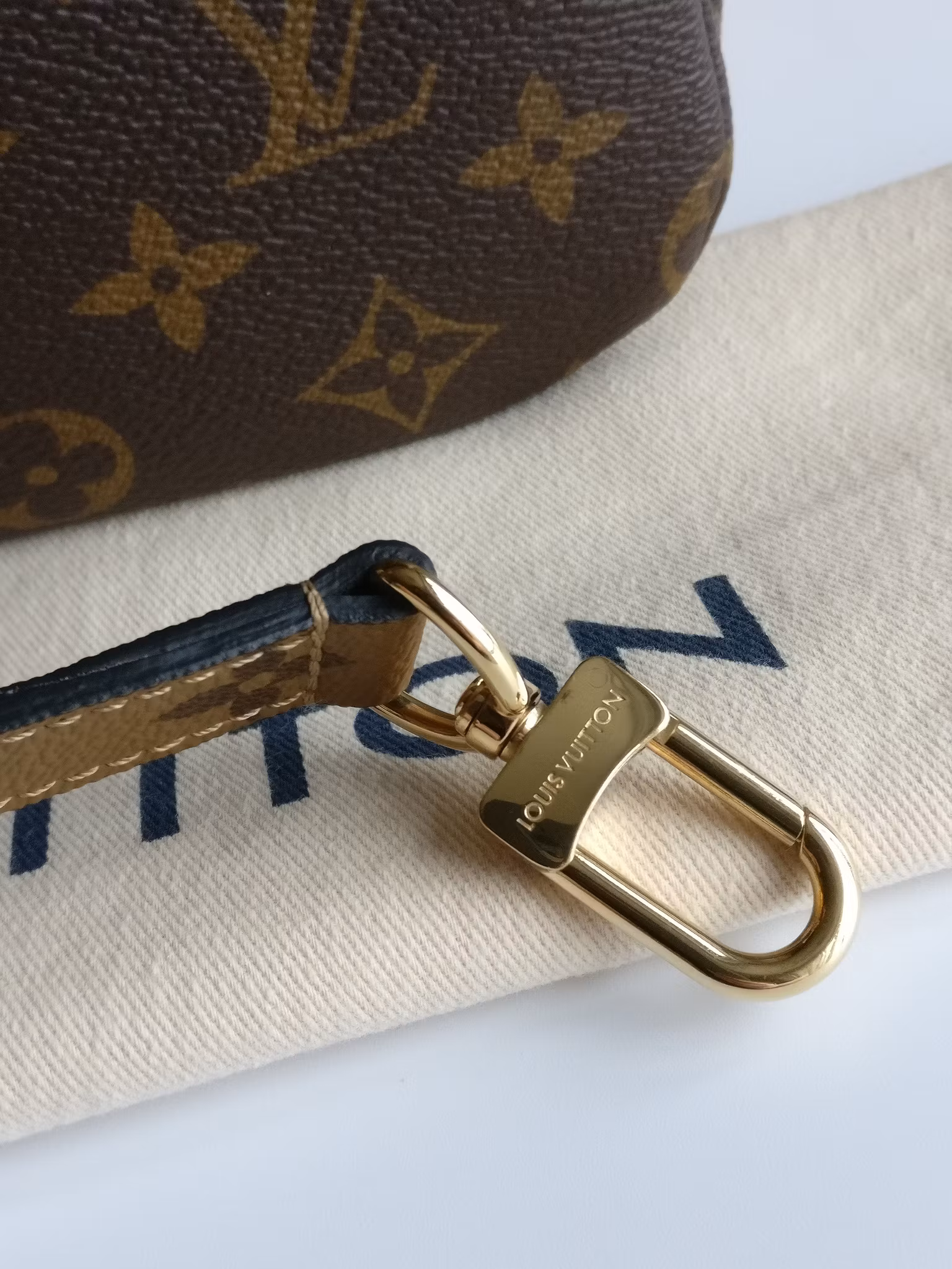 Louis Vuitton Pochette Metis Reverse Monogram