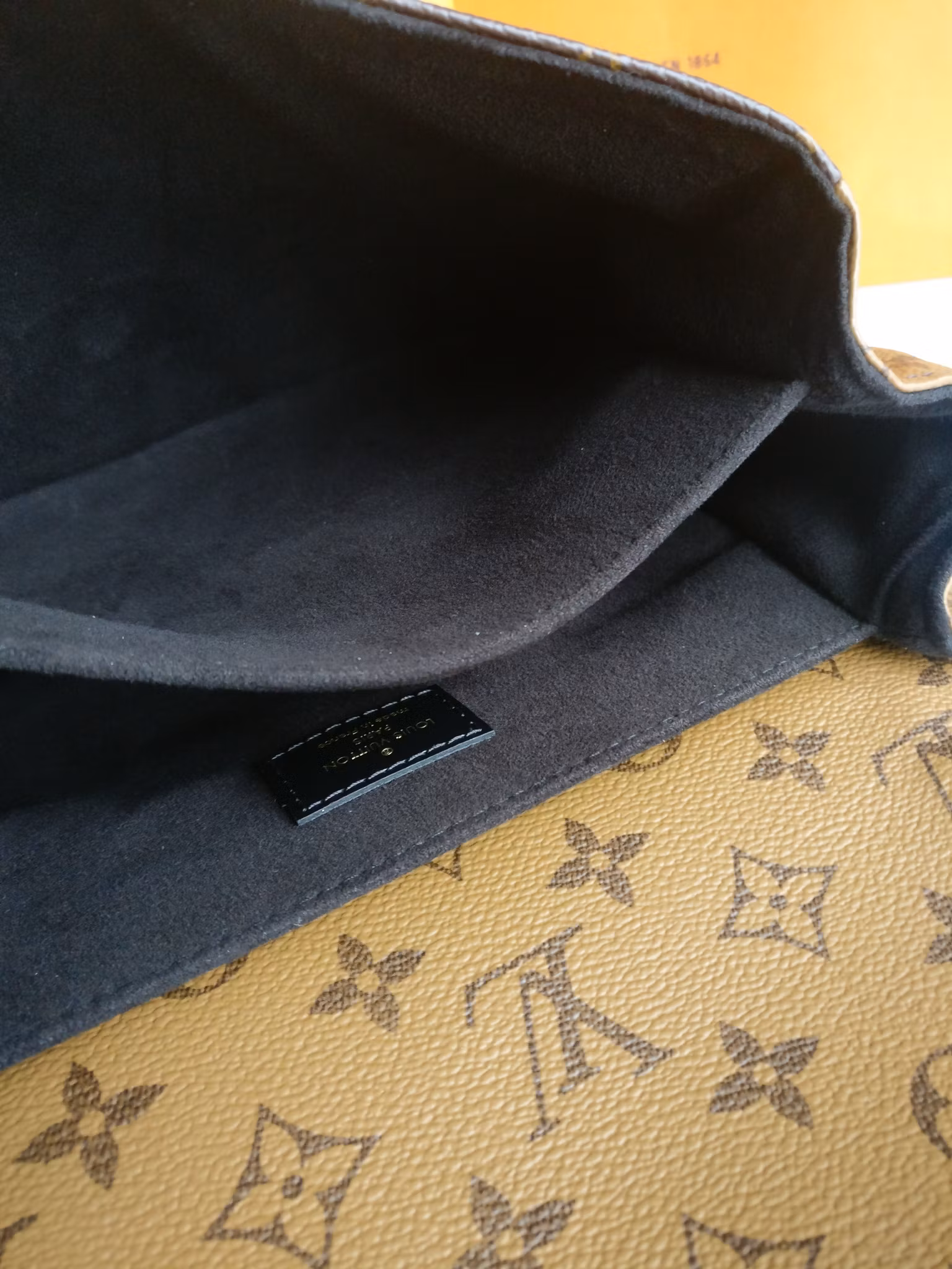 Louis Vuitton Pochette Metis Reverse Monogram