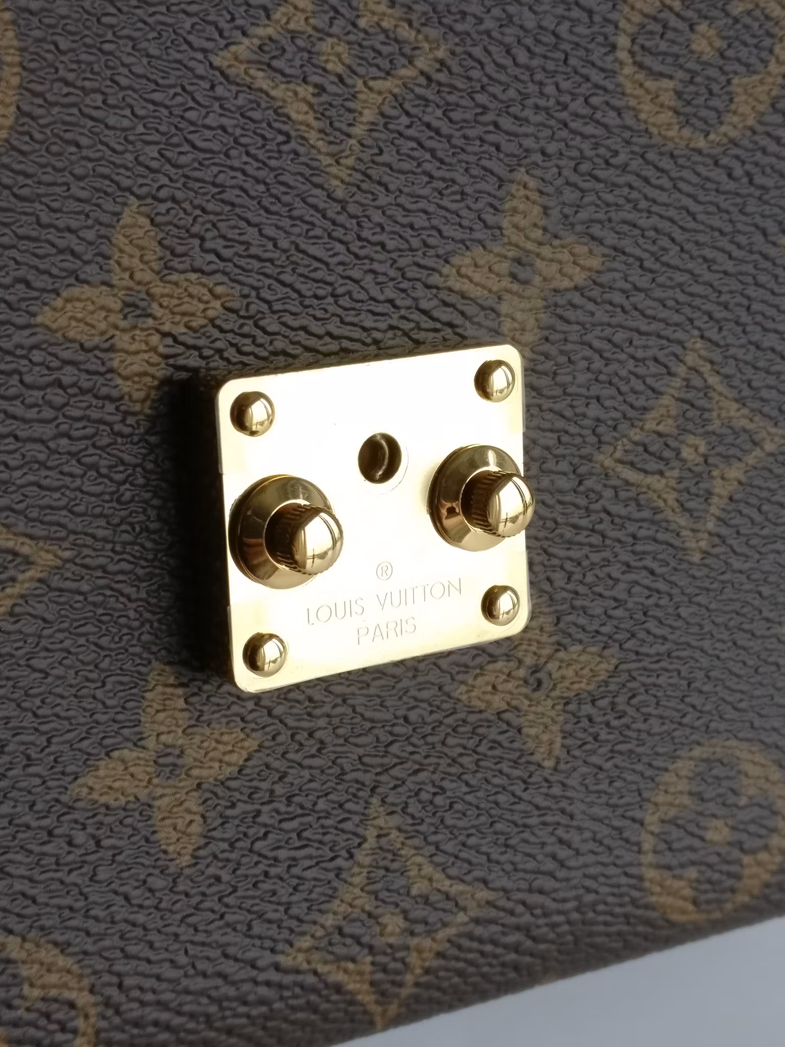 Louis Vuitton Pochette Metis Reverse Monogram