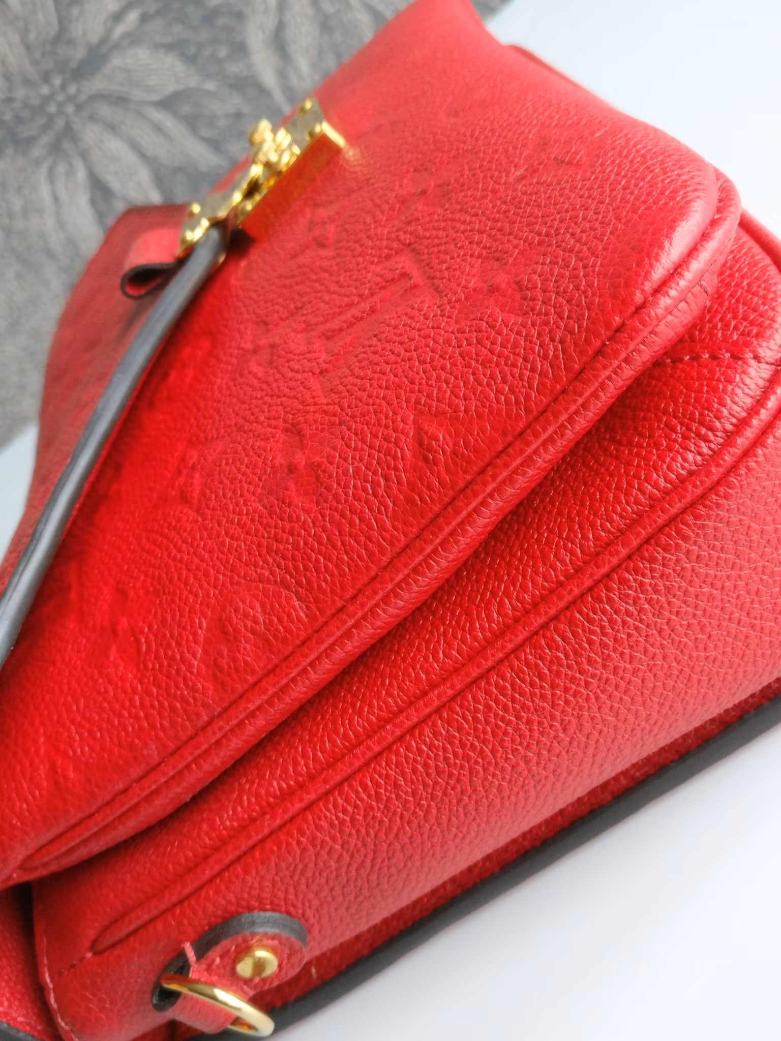 Louis Vuitton Pochette Metis Scarlet Red