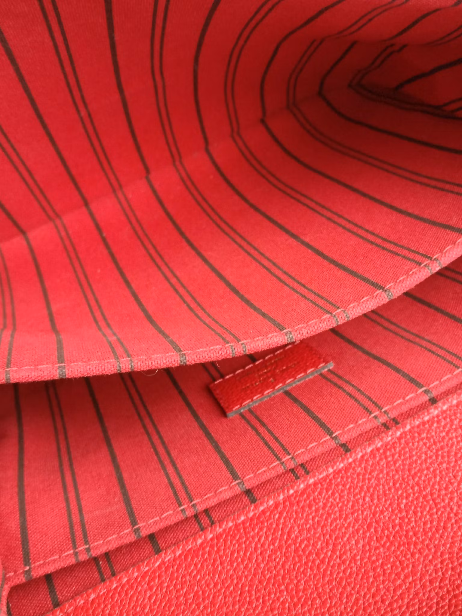 Louis Vuitton Pochette Metis Scarlet Red