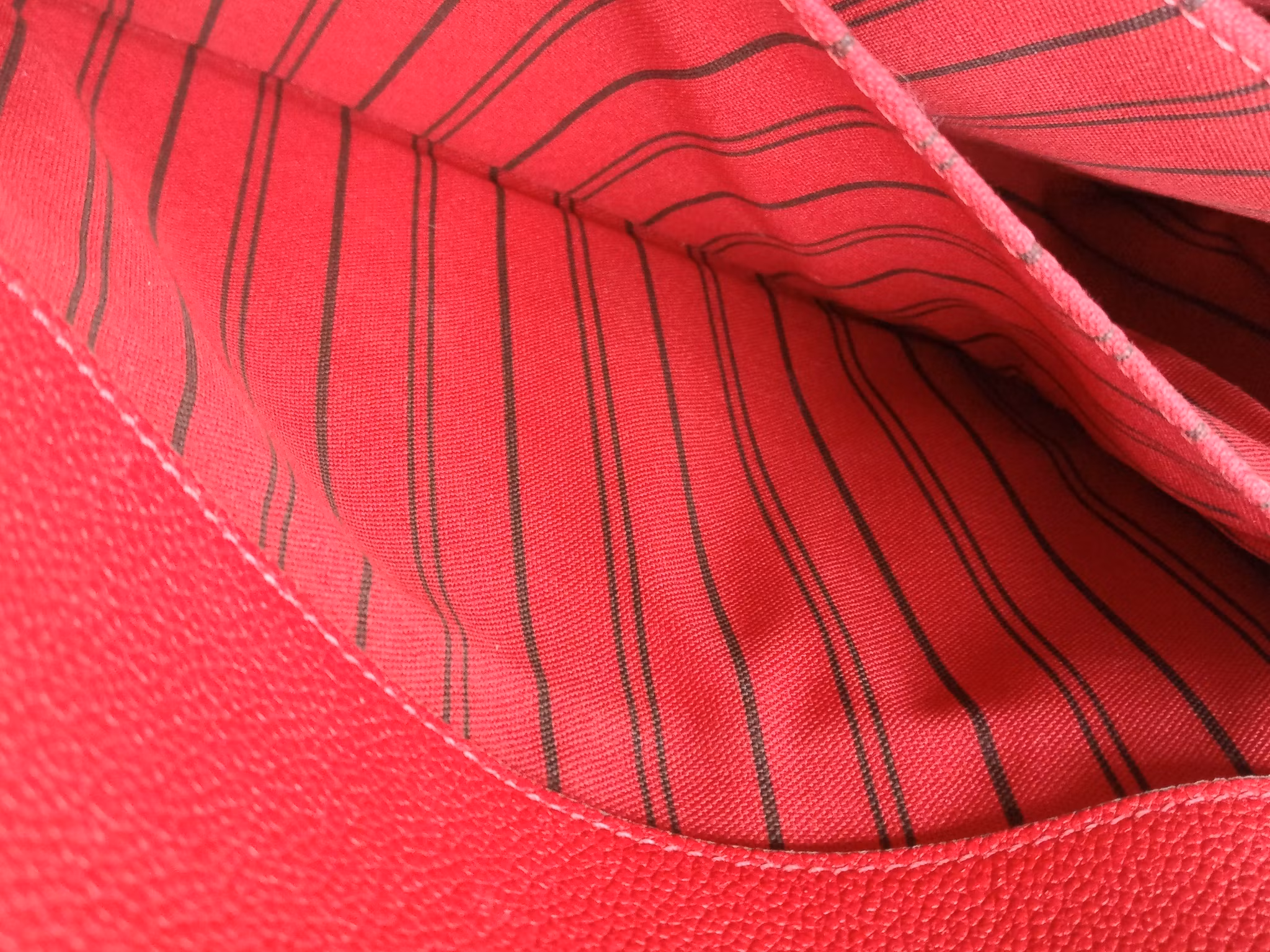 Louis Vuitton Pochette Metis Scarlet Red