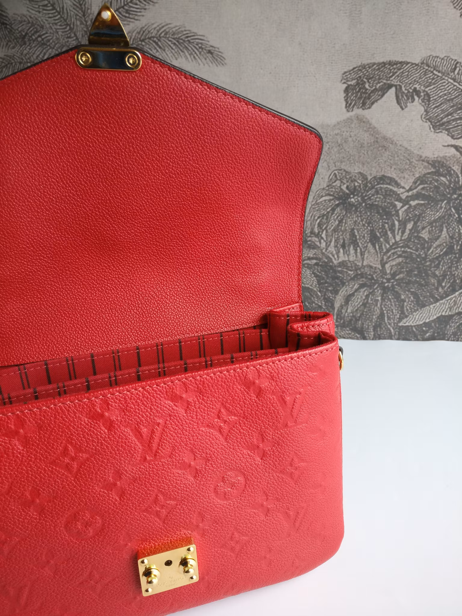 Louis Vuitton Pochette Metis Scarlet Red
