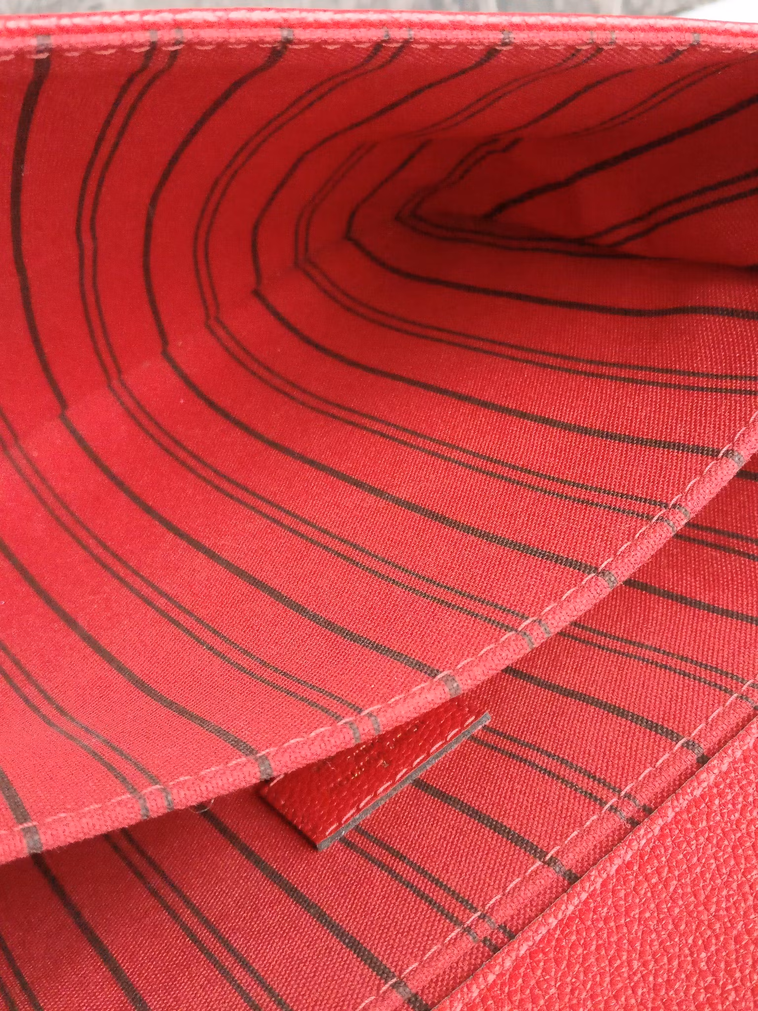 Louis Vuitton Pochette Metis Scarlet Red