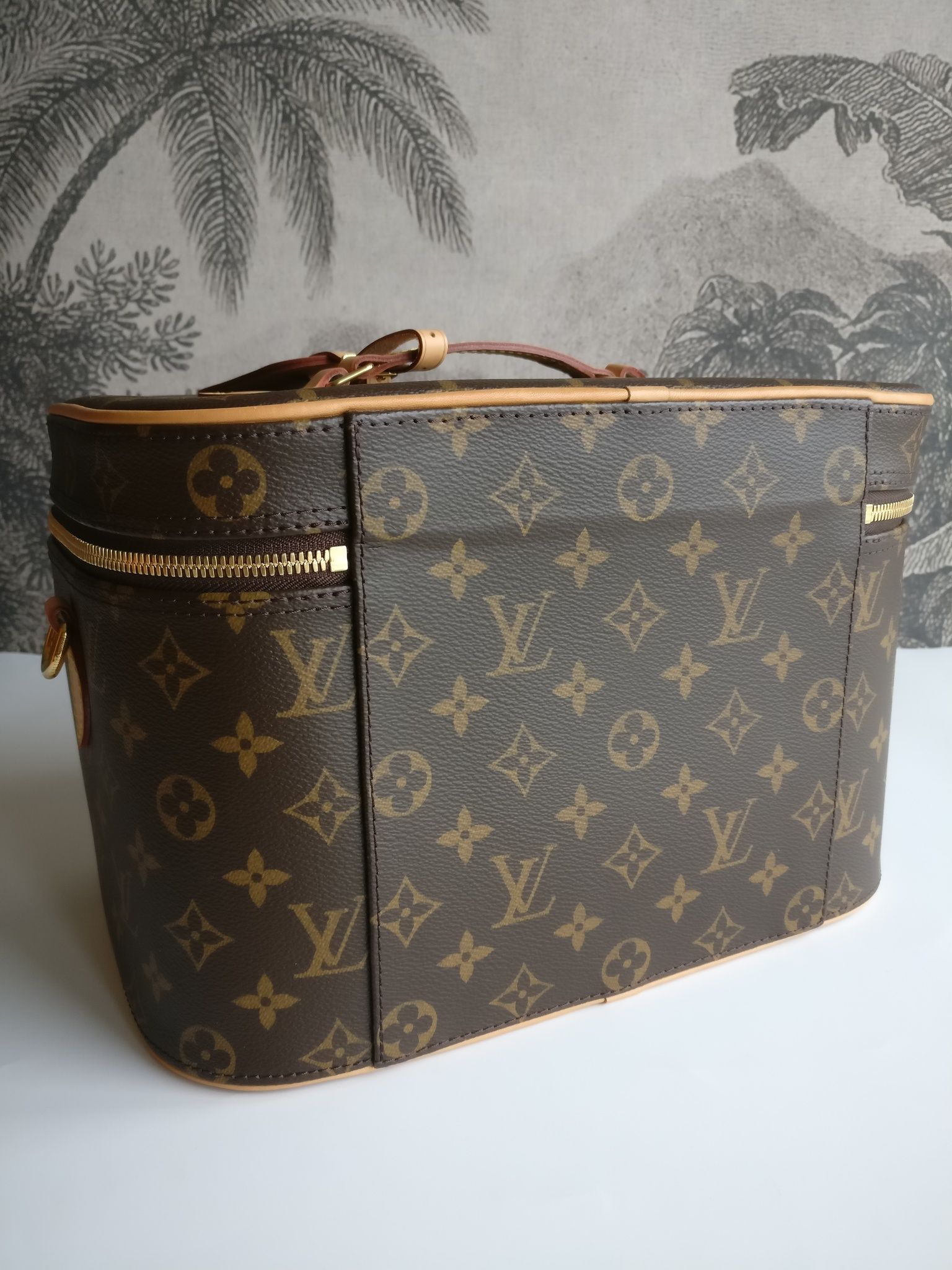Louis Vuitton Nice Vanity