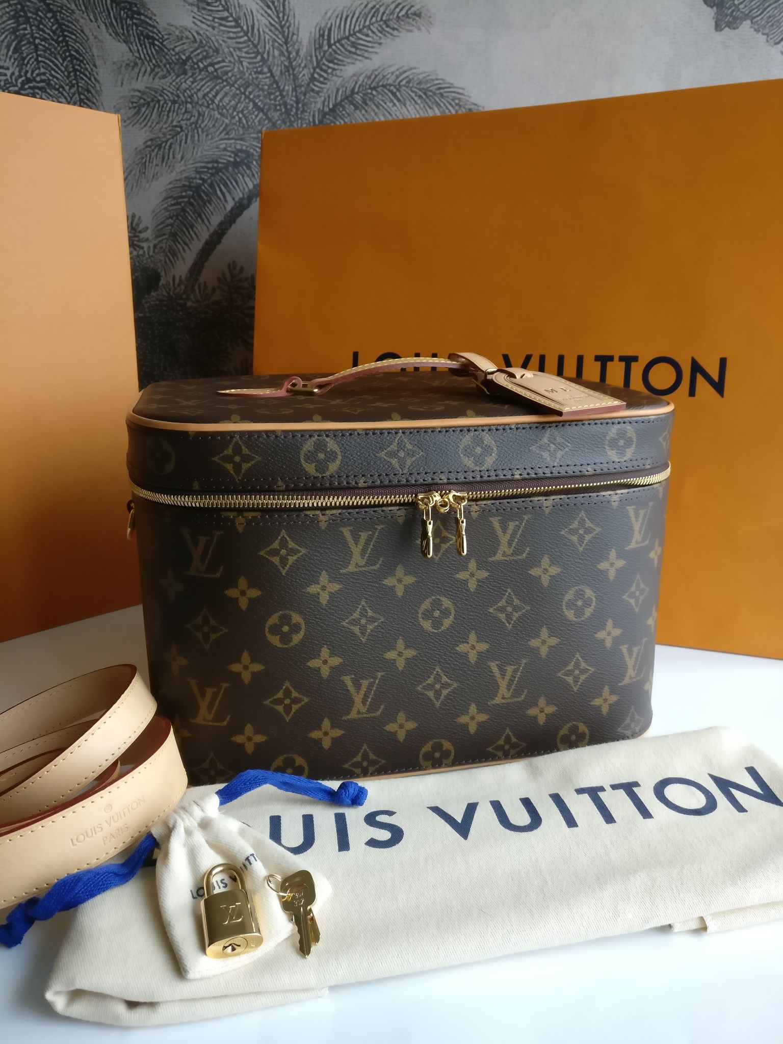 Louis Vuitton Nice Vanity