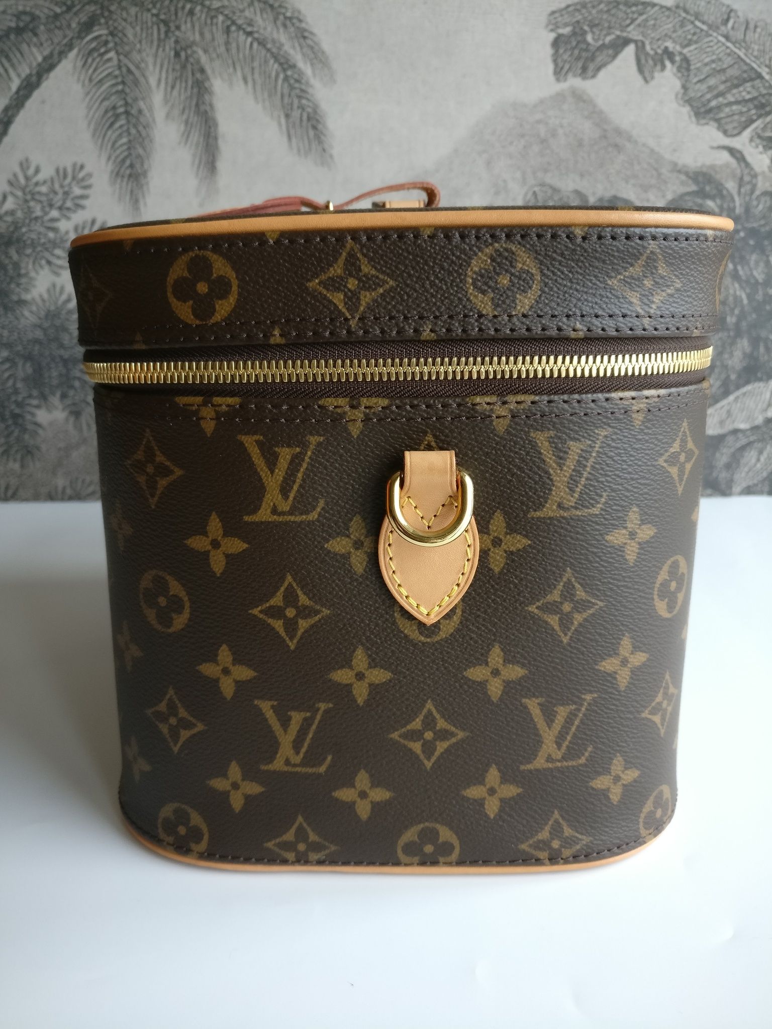 Louis Vuitton Nice Vanity