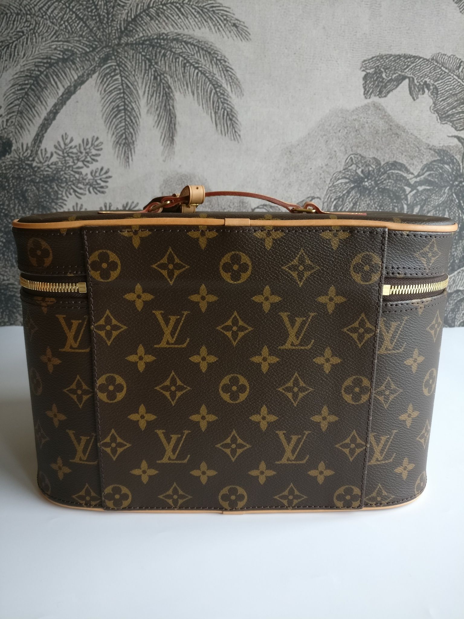 Louis Vuitton Nice Vanity