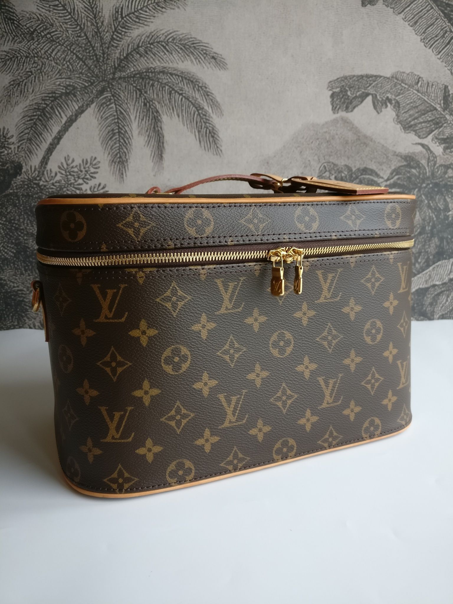 Louis Vuitton Nice Vanity