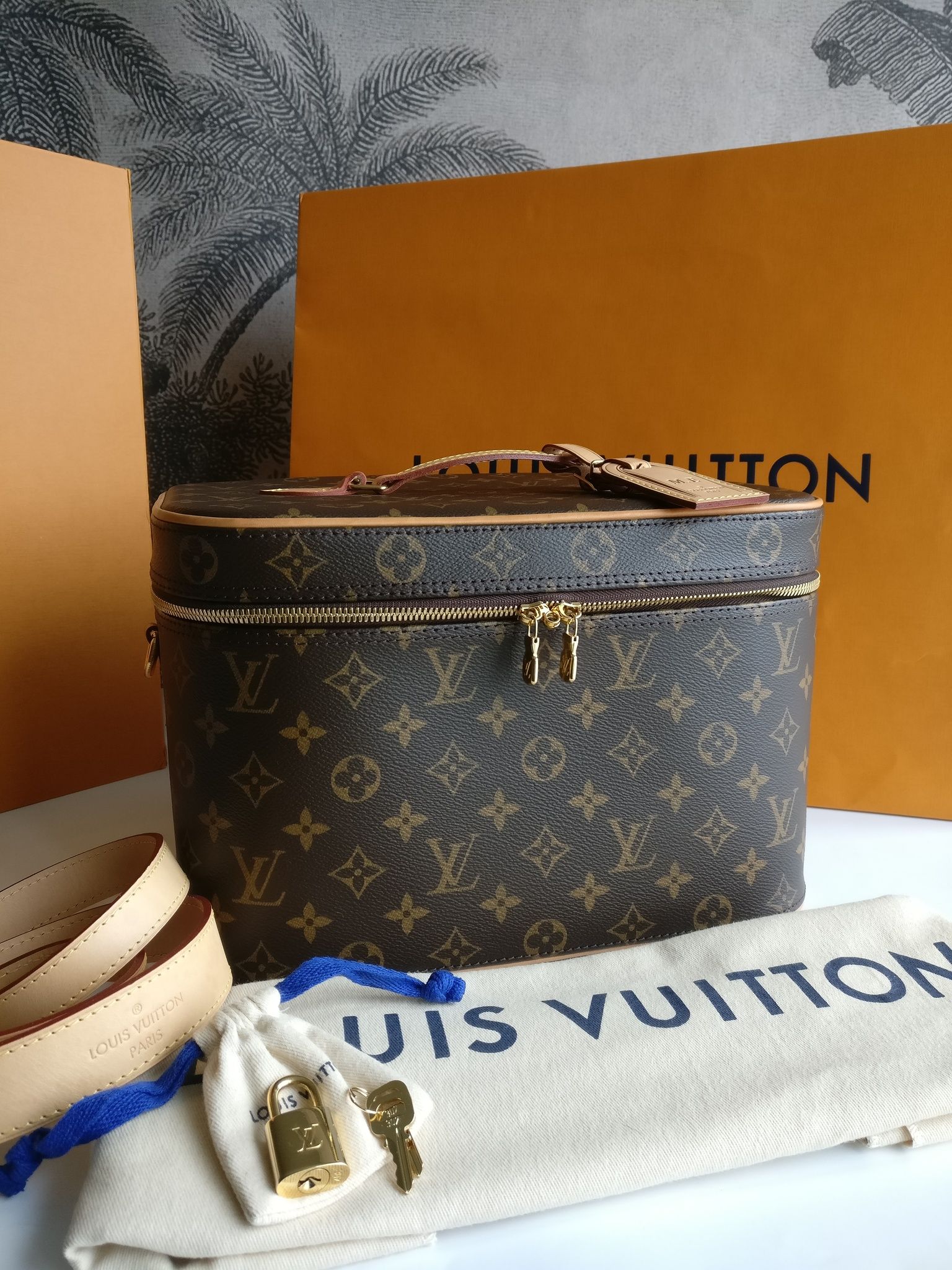 Louis Vuitton Nice Vanity