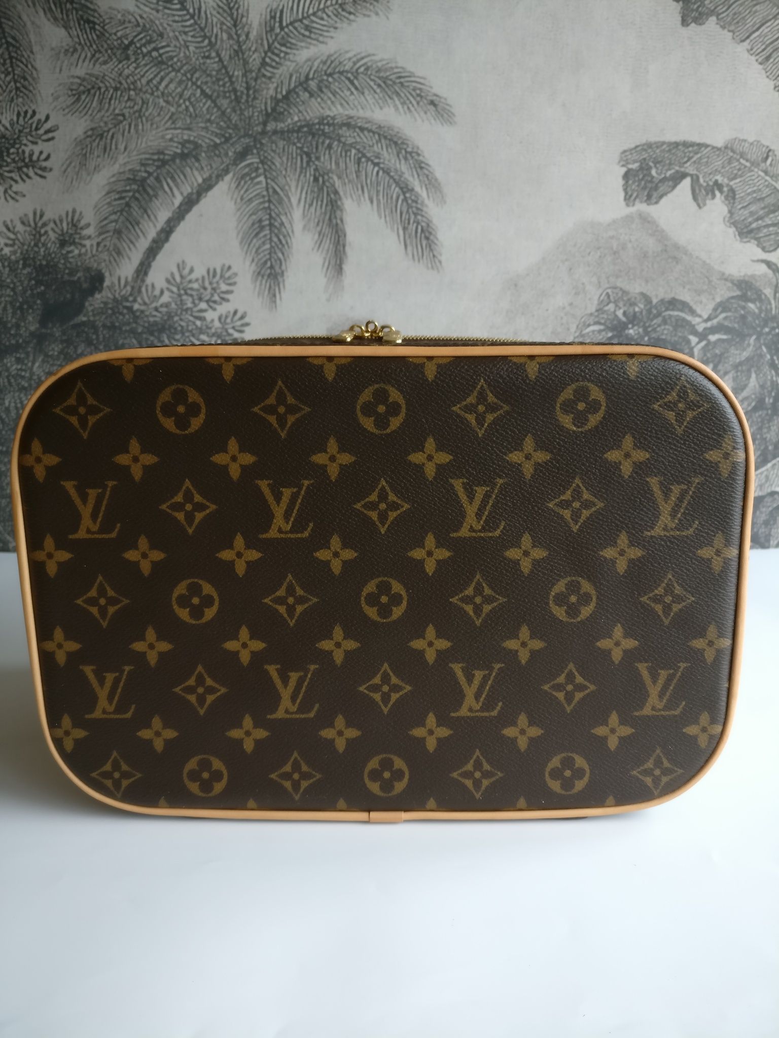 Louis Vuitton Nice Vanity