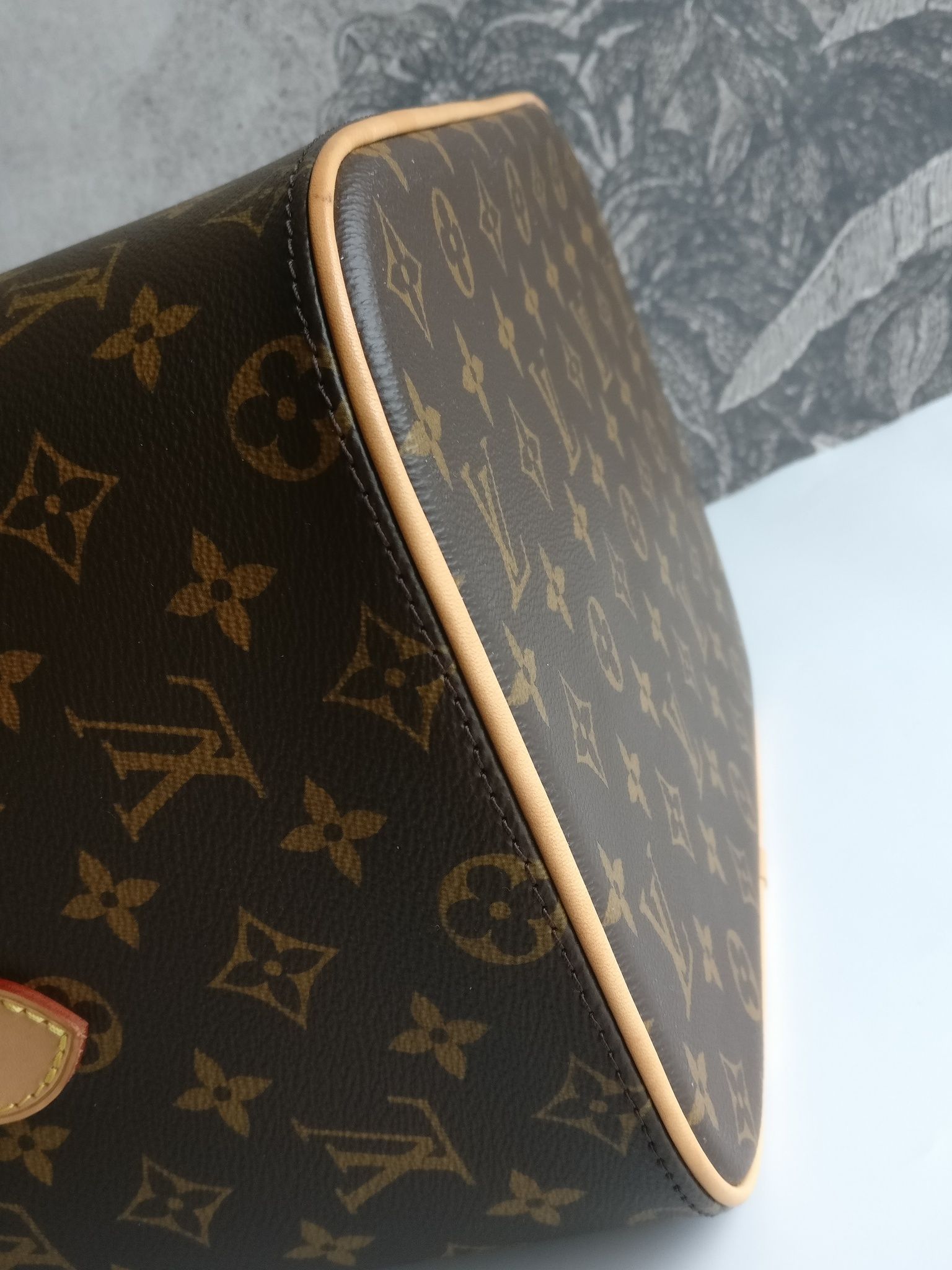 Louis Vuitton Nice Vanity