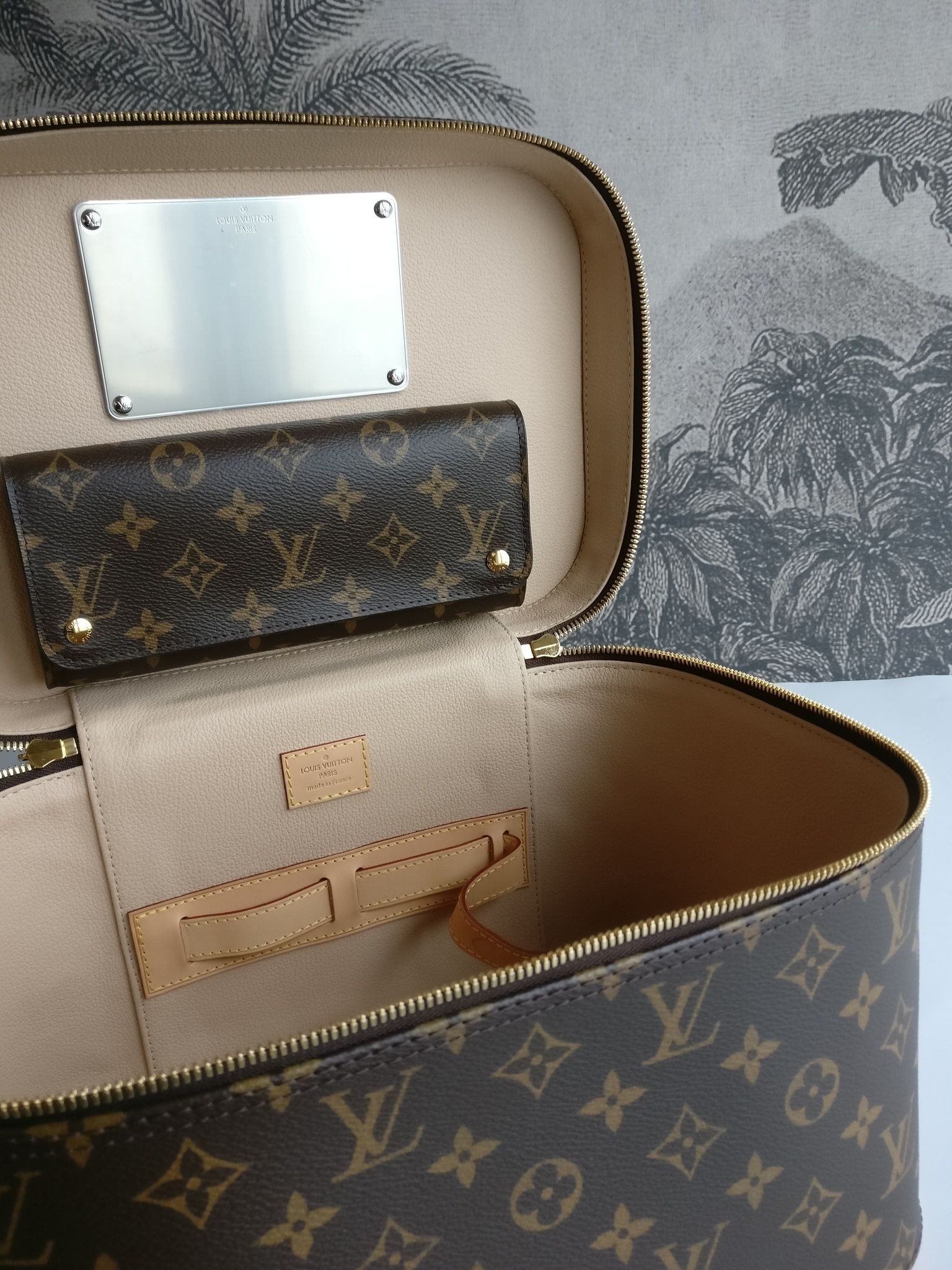 Louis Vuitton Nice Vanity