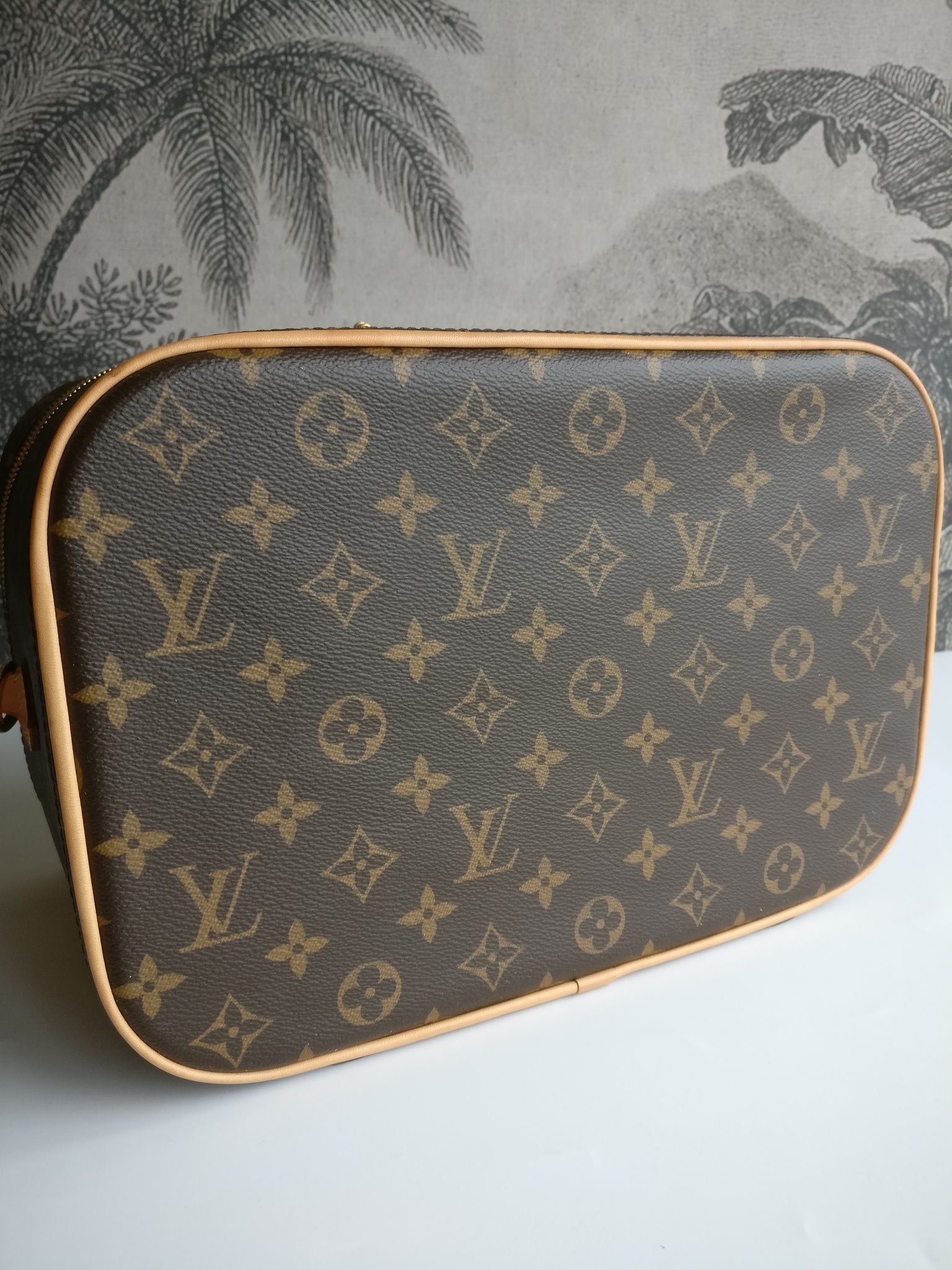 Louis Vuitton Nice Vanity