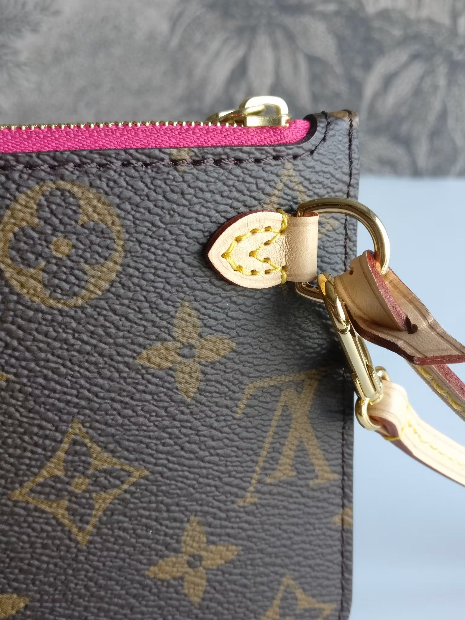 Louis Vuitton Neverfull PM pochette