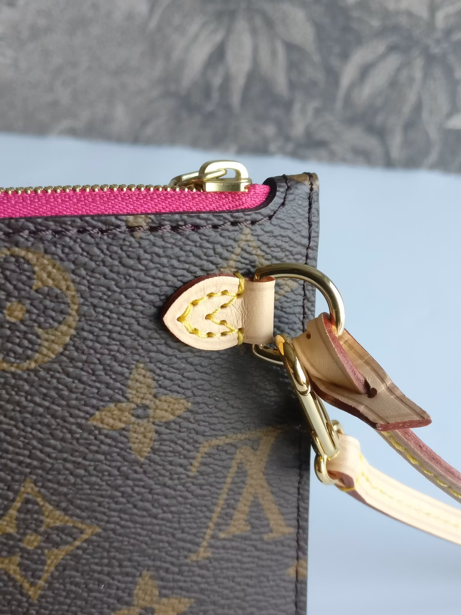 Louis Vuitton Neverfull PM pochette