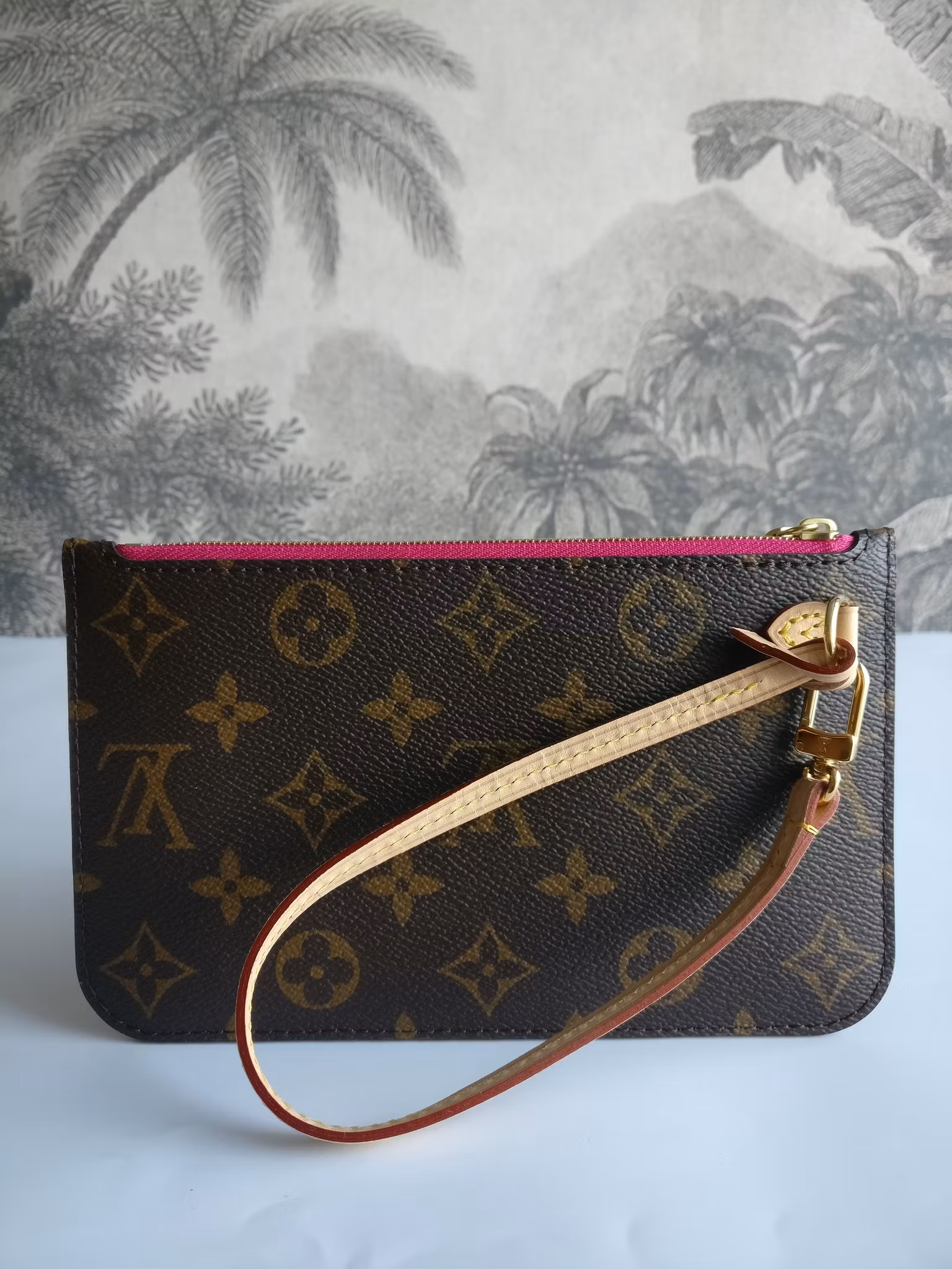 Louis Vuitton Neverfull PM pochette