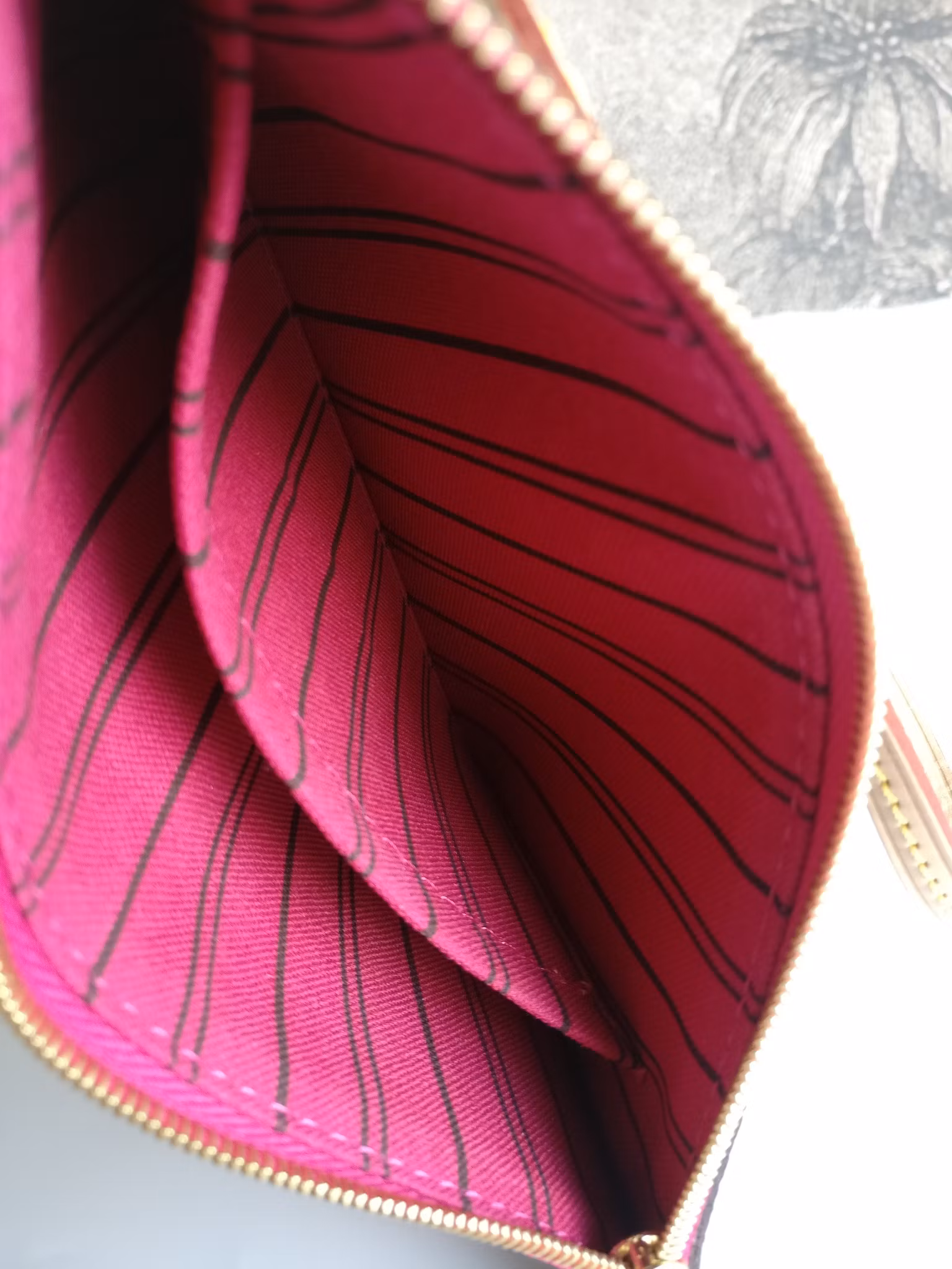 Louis Vuitton Neverfull PM pochette