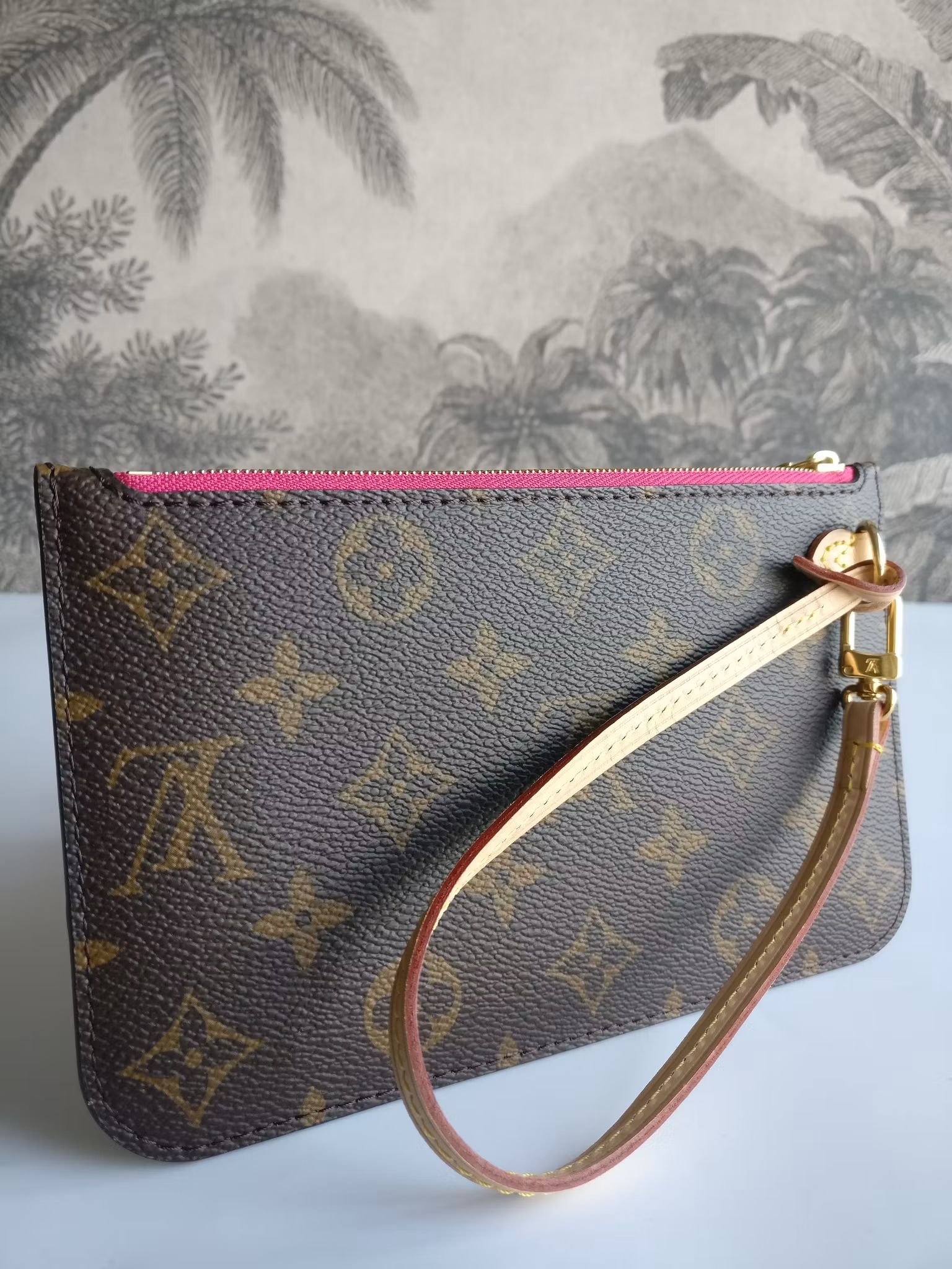 Louis Vuitton Neverfull PM pochette