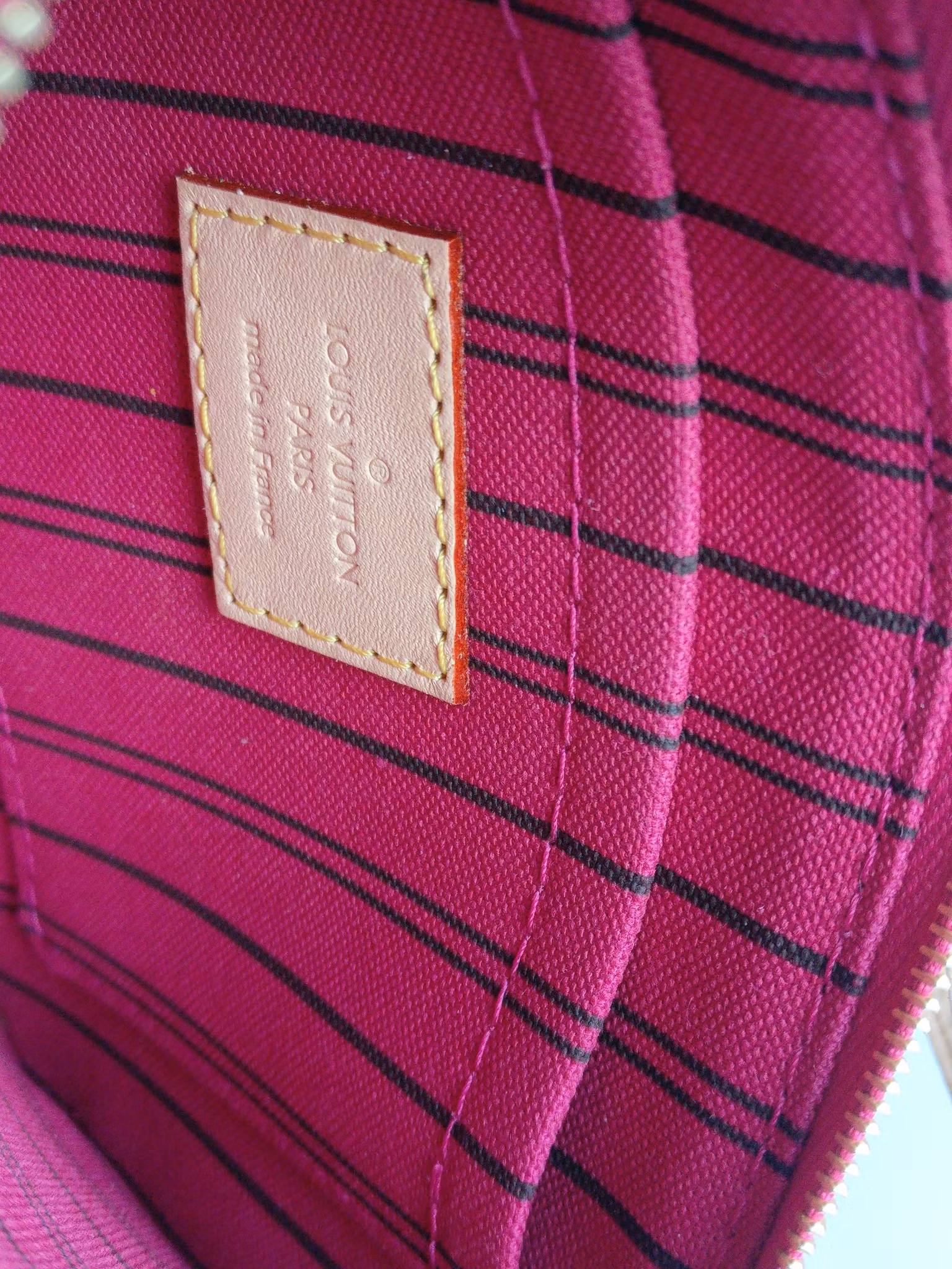Louis Vuitton Neverfull PM pochette