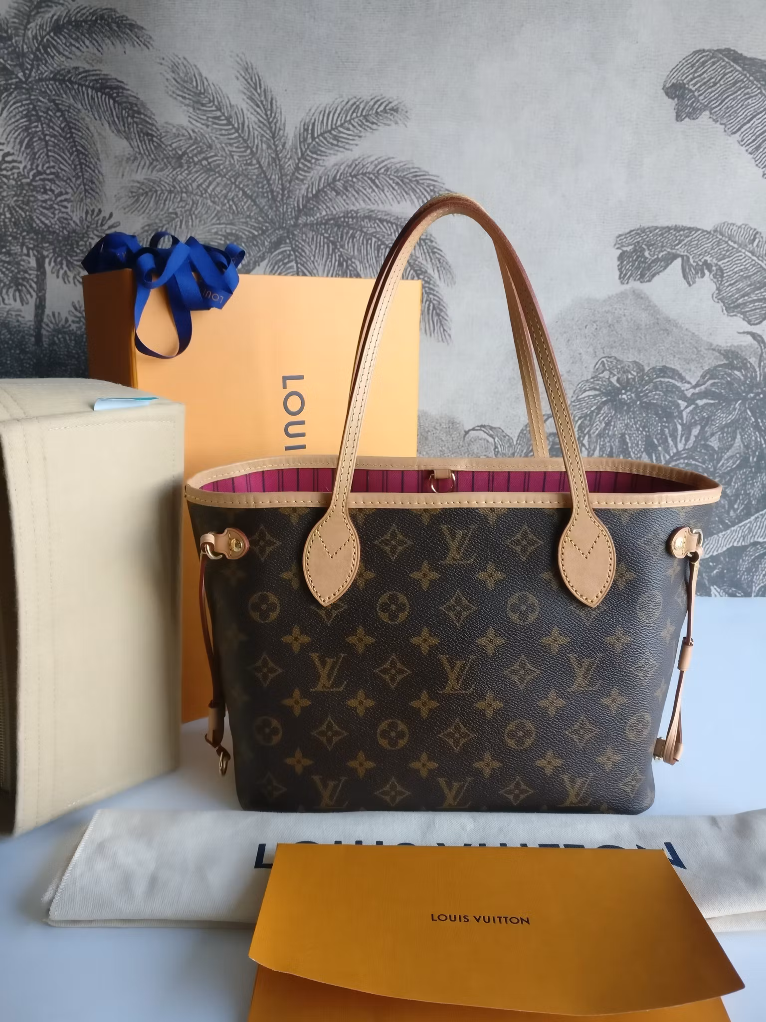 Louis Vuitton Neverfull PM