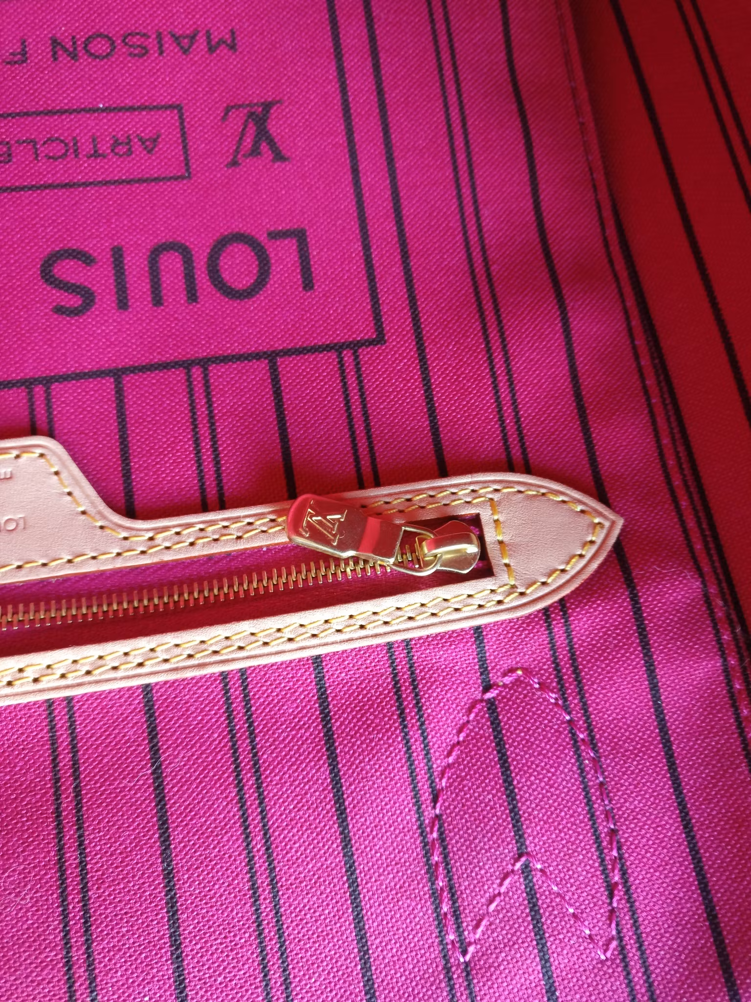 Louis Vuitton Neverfull PM