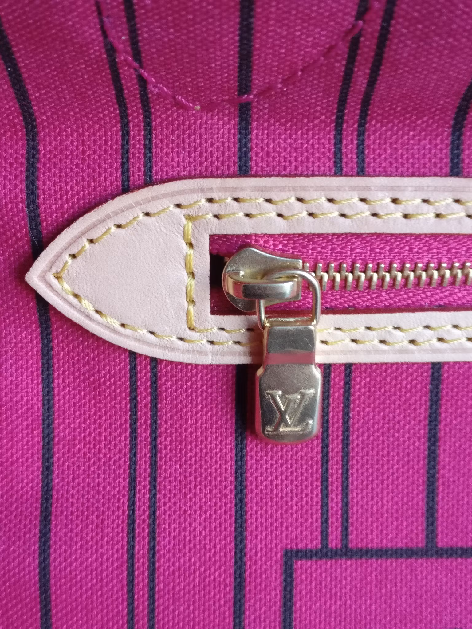 Louis Vuitton Neverfull PM
