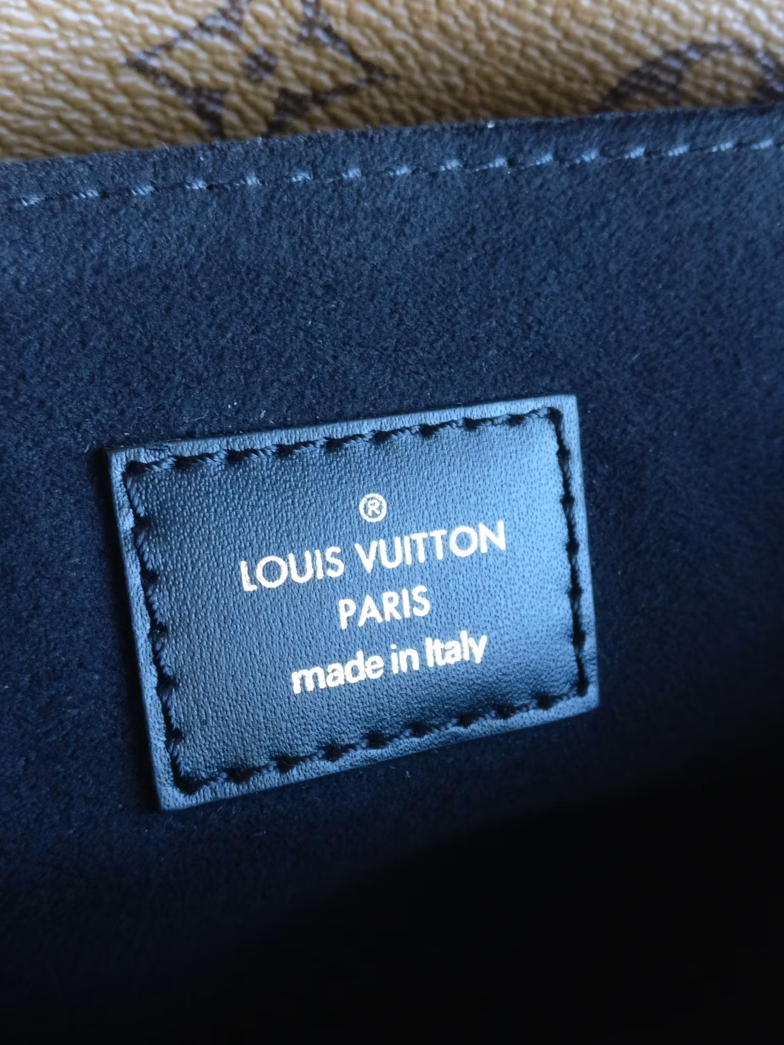 Louis Vuitton Pochette Metis Reverse Monogram